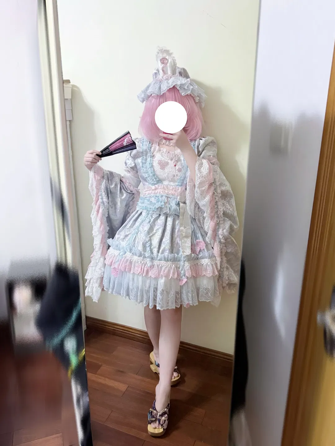 【幽幽子cos】东方project亡灵公主的华丽洋装对镜自拍 - 第 2 张