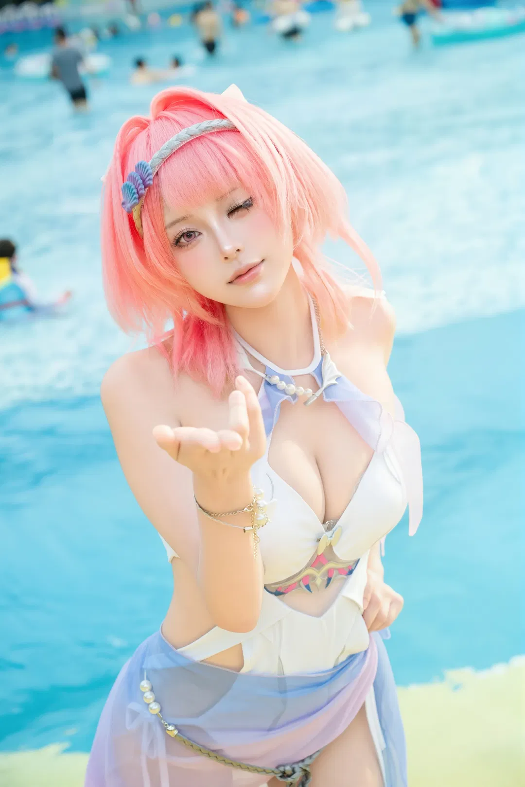 【蕾米埃尔cos】绝区零泳装正片，水上乐园的清凉一夏 - 第 1 张