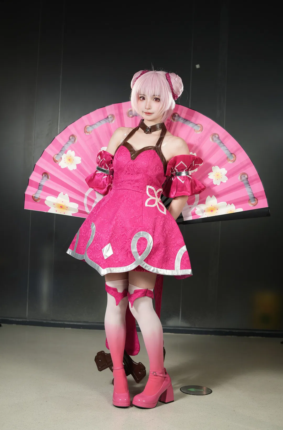 Honor of Kings Xiao Qiao Cosplay: Playful collision of a pink dress and a giant folding fan - Image 2