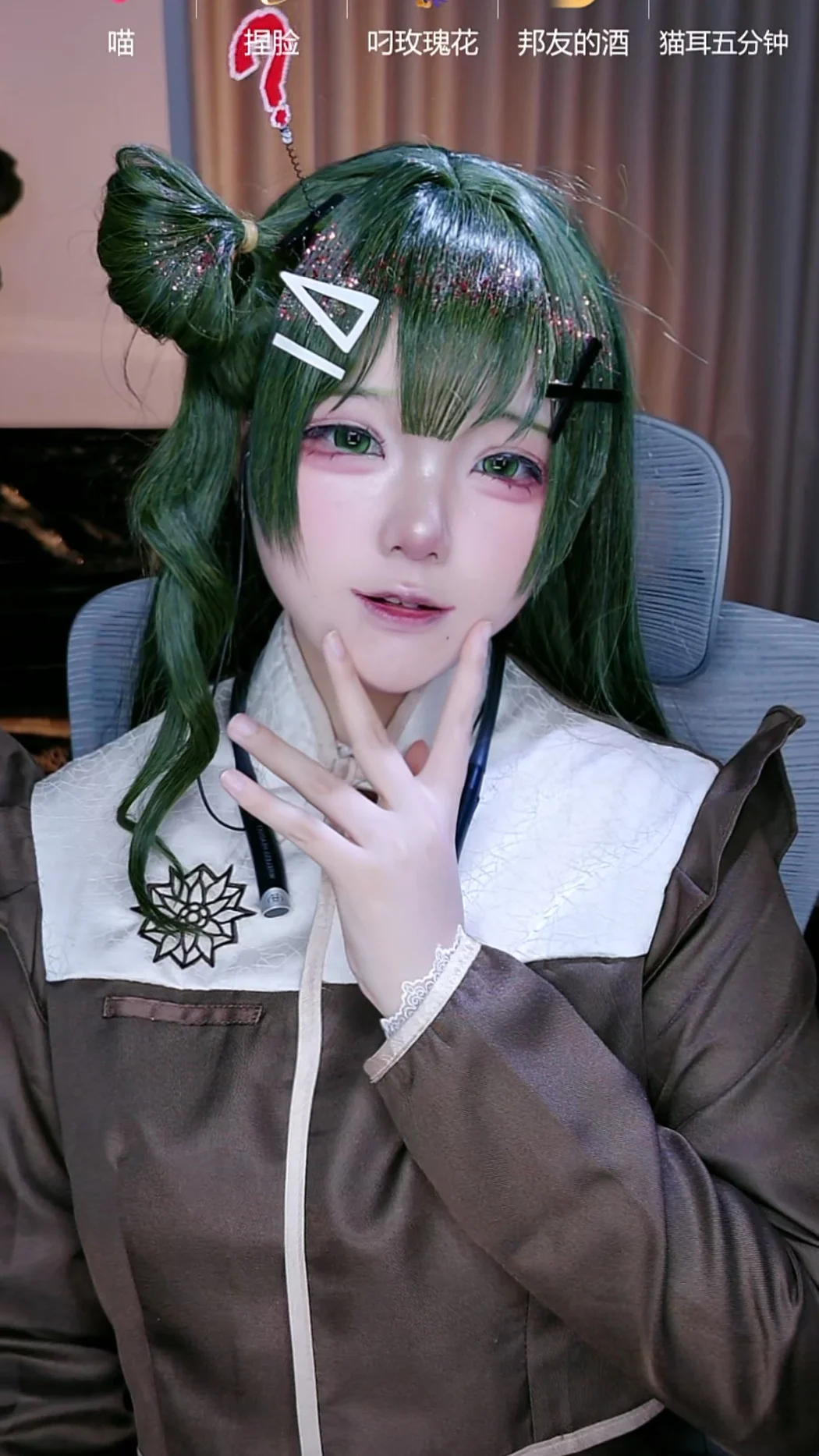 【薇欧拉cos】绿色包子头与红晕眼妆的奇妙碰撞 - 第 1 张
