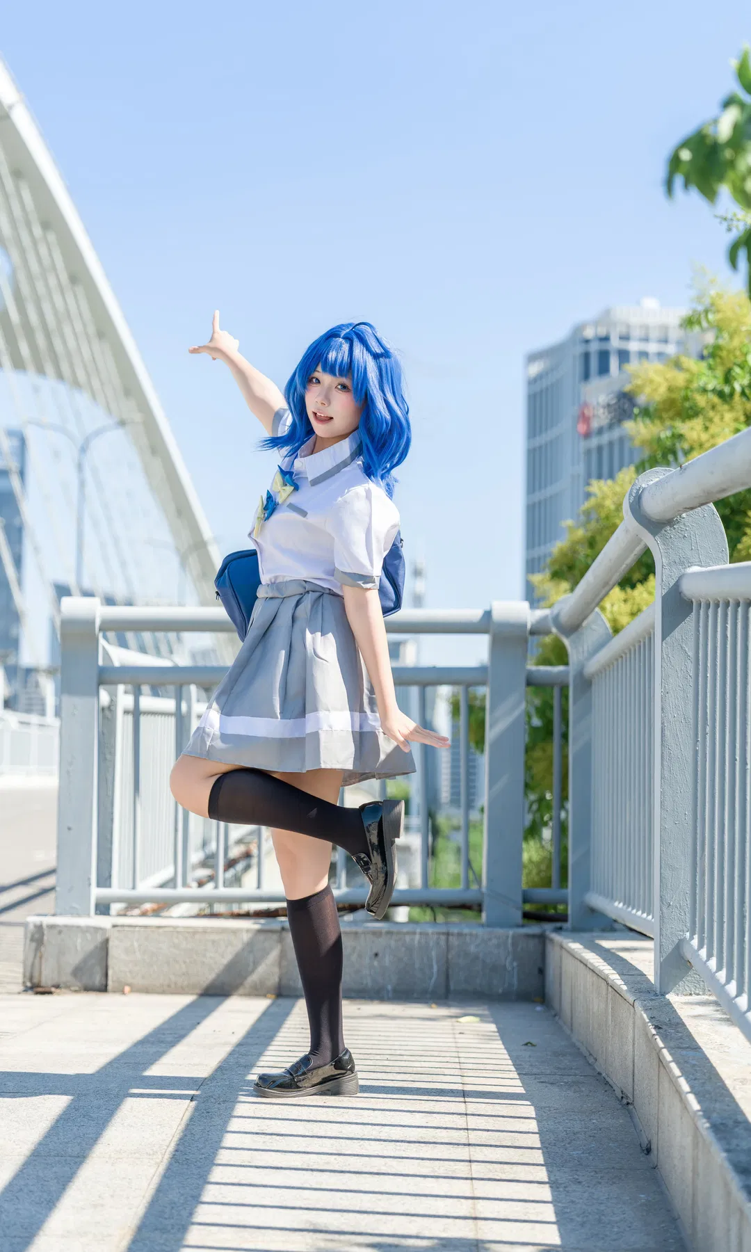 【八奈见杏菜cos】败犬女主太多了！阳光天桥制服打卡 - 第 4 张