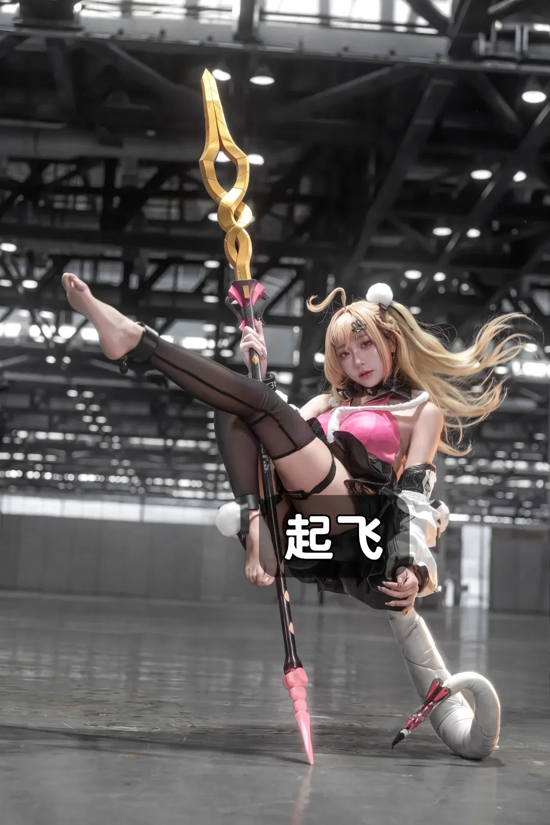 【希希芙cos】绝区零场照的悬空动作与后期解析 - 第 1 张