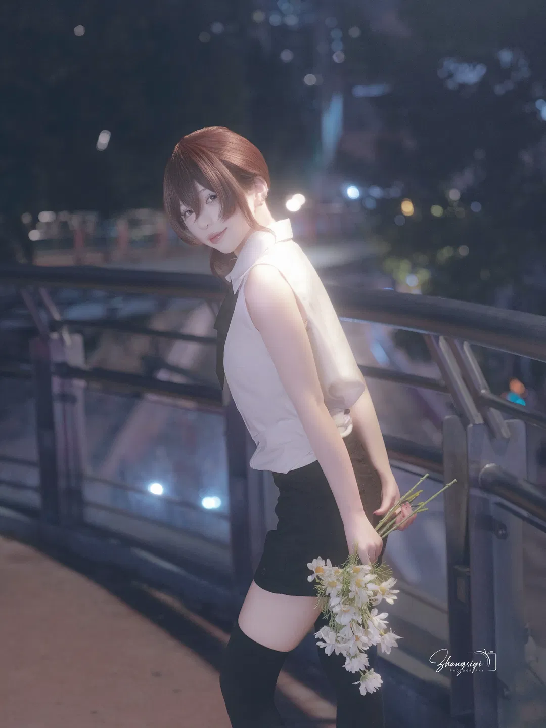 车站夜景下的白衬衫短发少女 赶车途中的夜拍记录 - 第 12 张