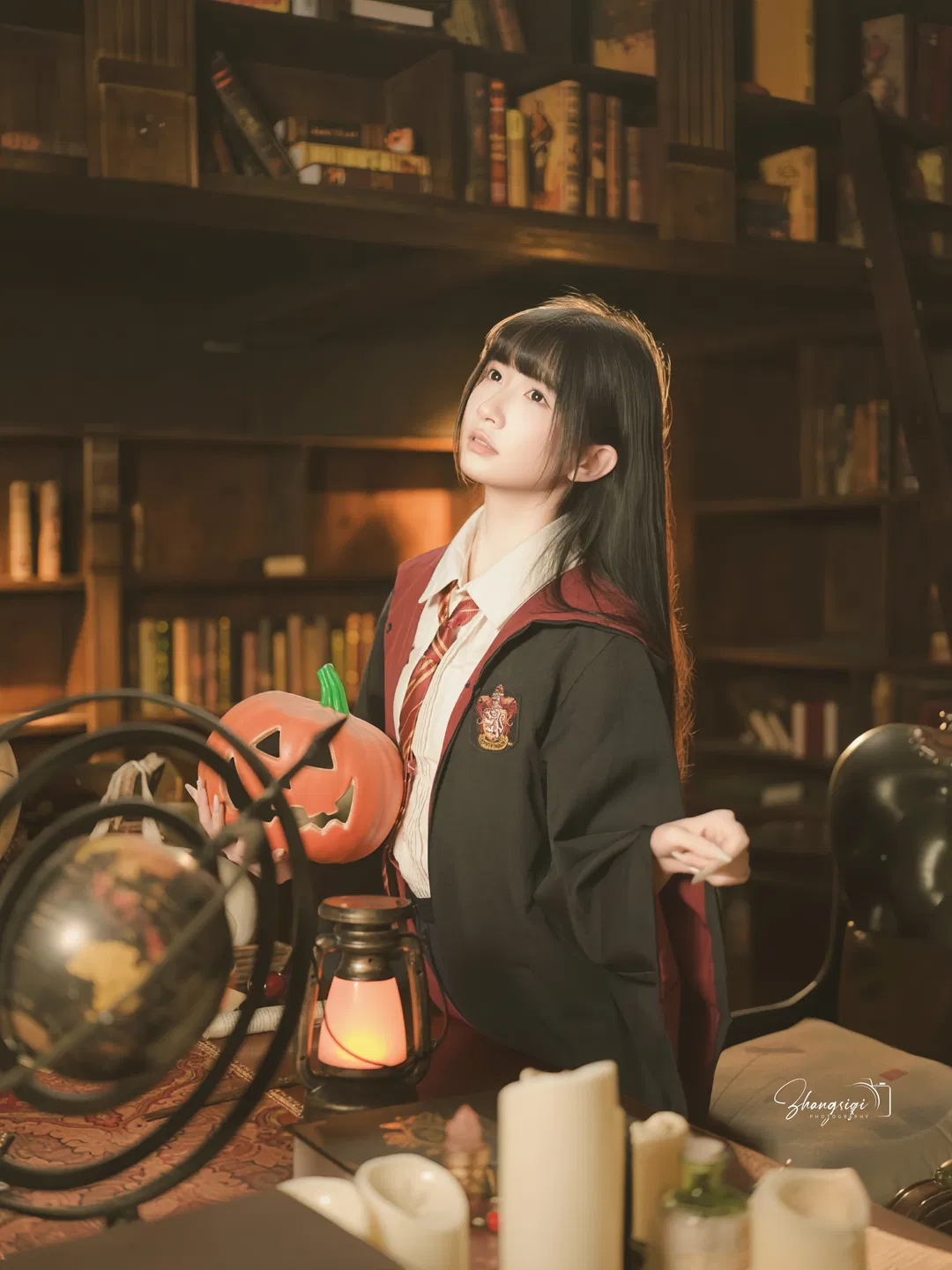 在复古书房拍一组美式魔法学院风证件照 - 第 1 张