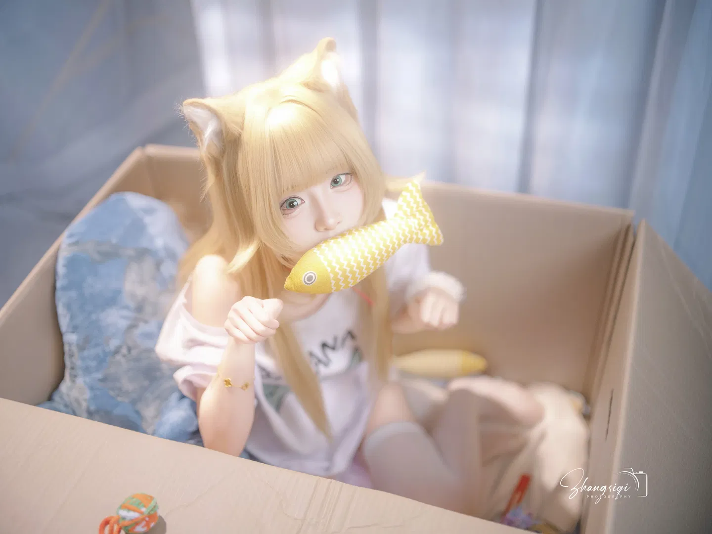 金发猫耳少女的纸箱阳光写真 - 第 3 张