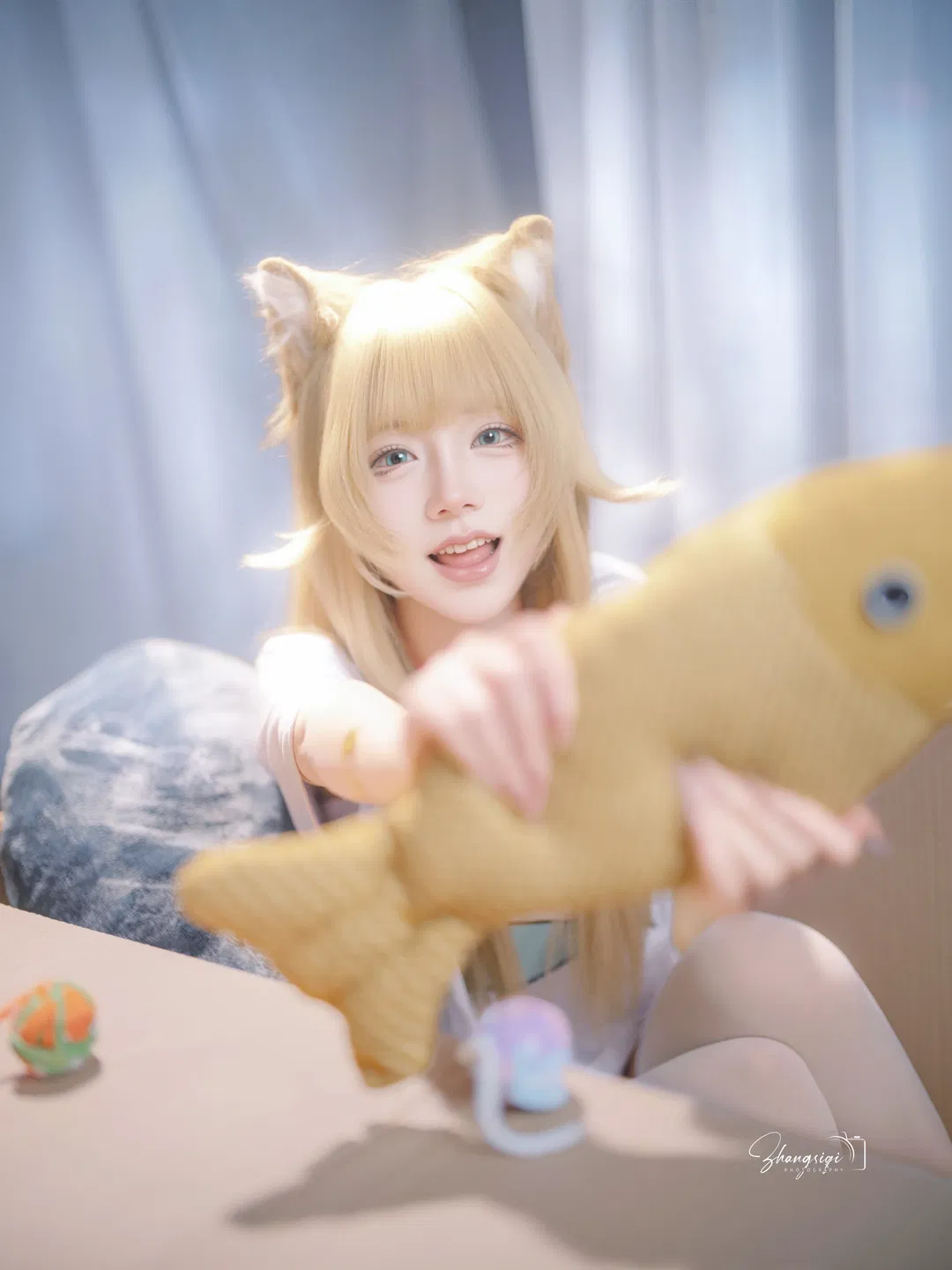 金发猫耳少女的纸箱阳光写真 - 第 4 张