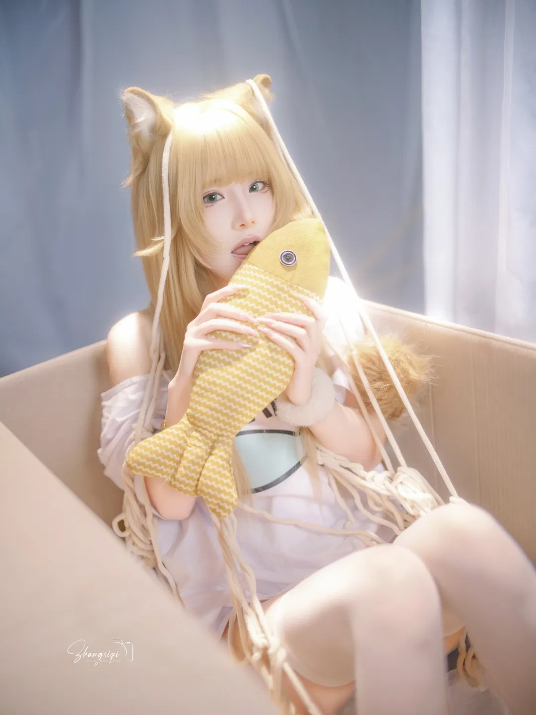 金发猫耳少女的纸箱阳光写真 - 第 6 张