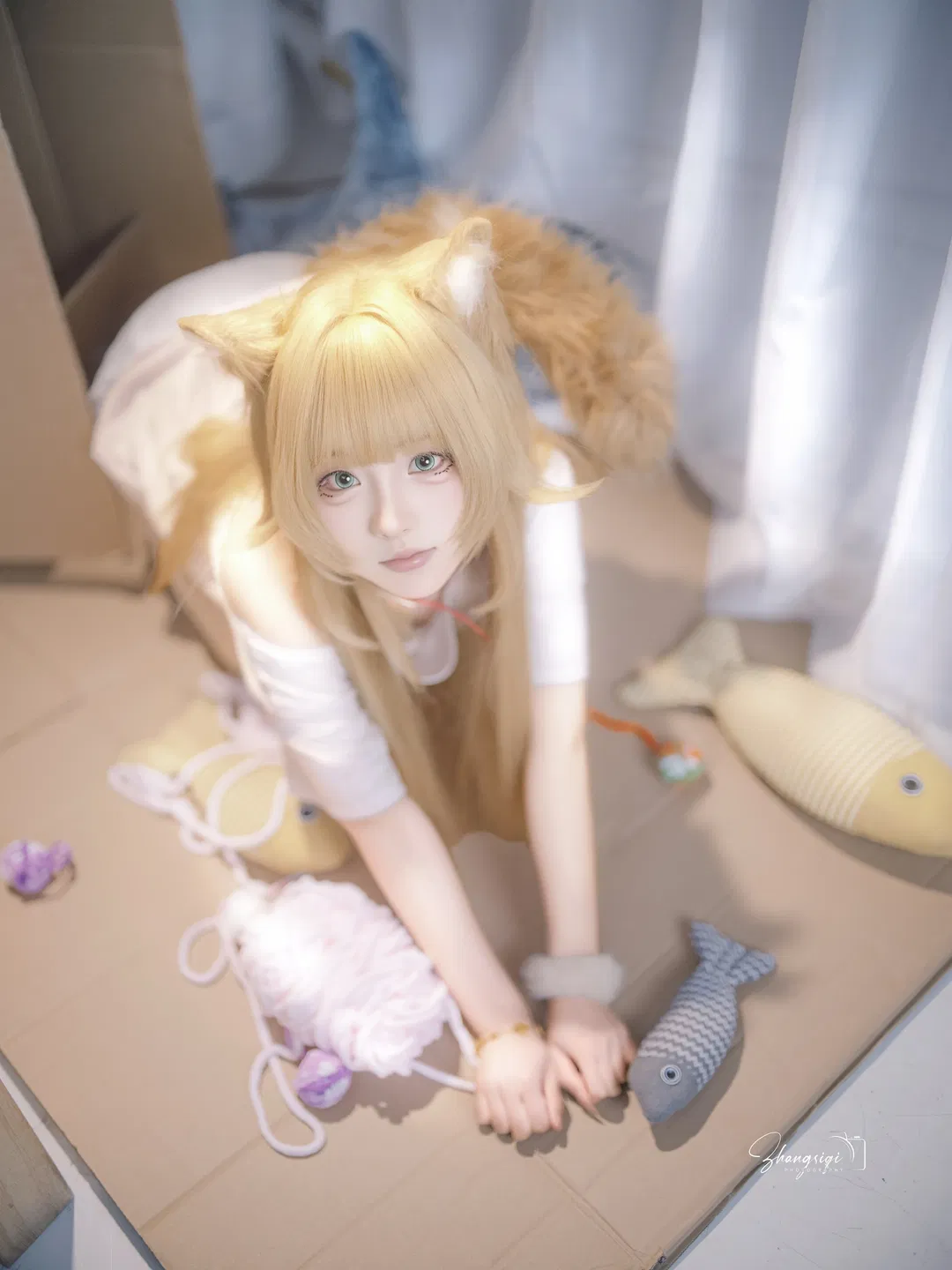 纸箱毛线球与白丝猫耳，慵懒居家风cosplay - 第 1 张