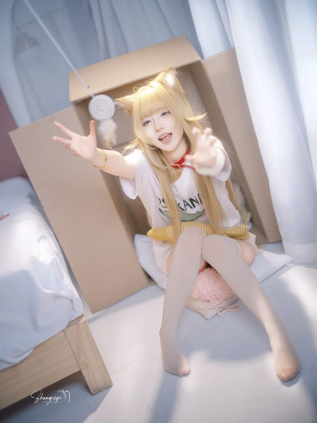 纸箱毛线球与白丝猫耳，慵懒居家风cosplay - 第 2 张