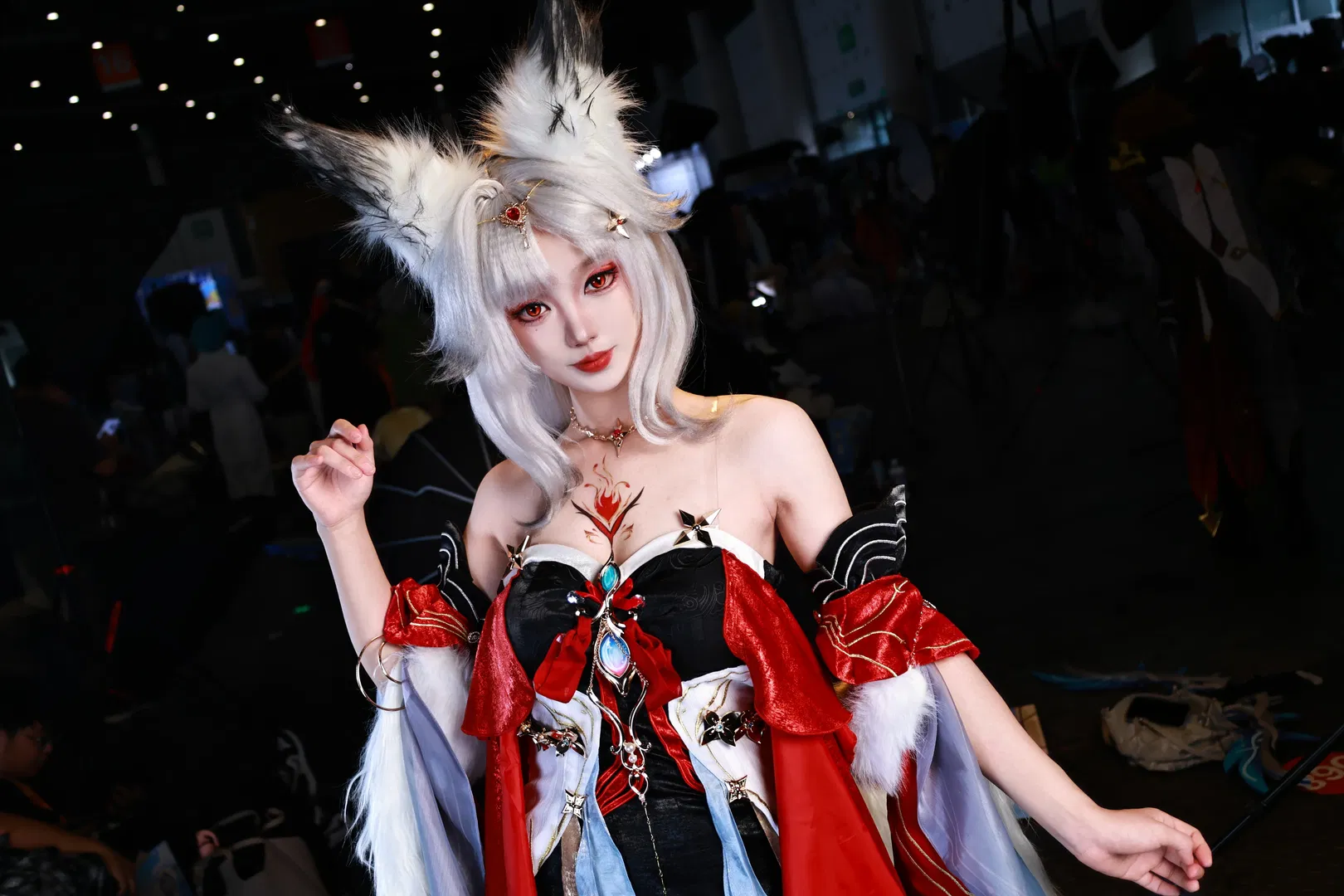 【心月狐cos】鸣潮狐系少女的红黑造型记录
