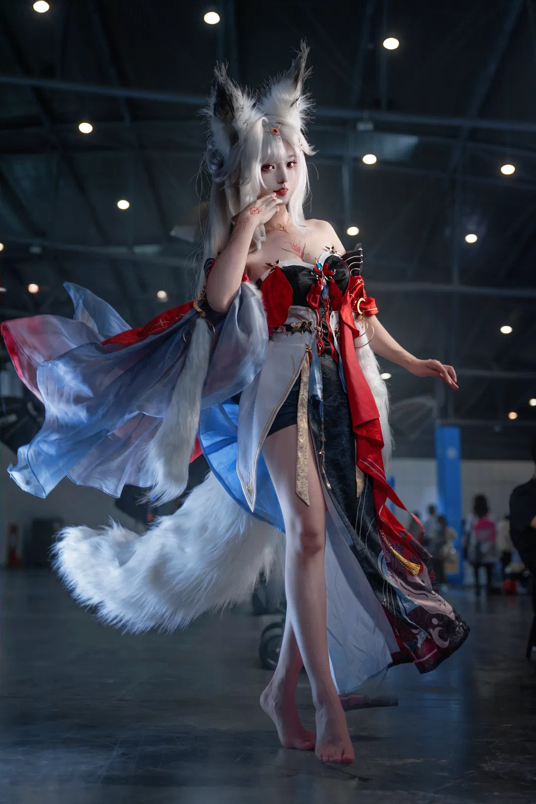 【心月狐cos】世界线漫展的鸣潮之旅，赤足与兽耳的碰撞 - 第 1 张