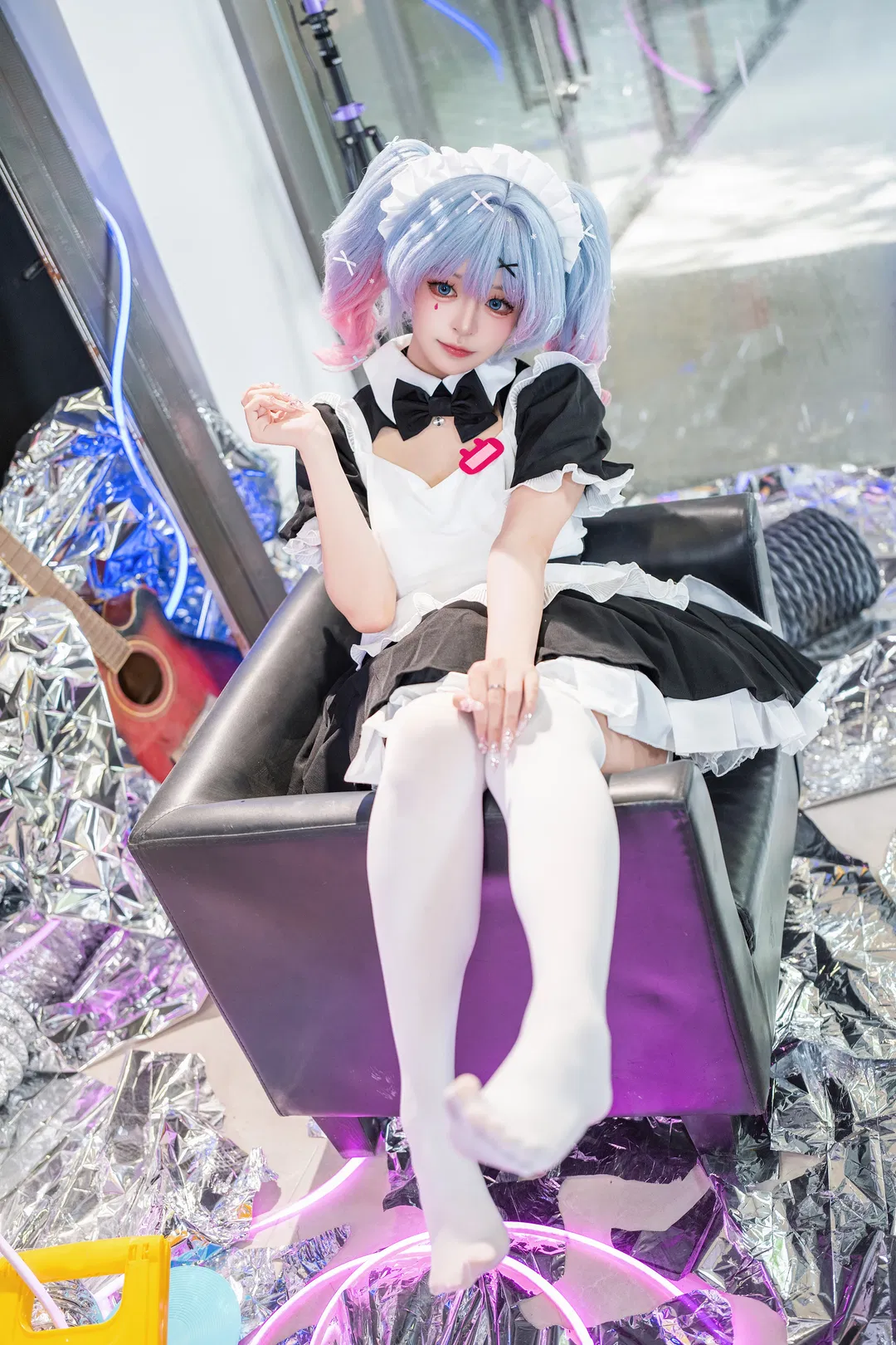初音Vocaloid兔子洞女仆装，赛博朋克霓虹场景cosplay正片 - 第 5 张