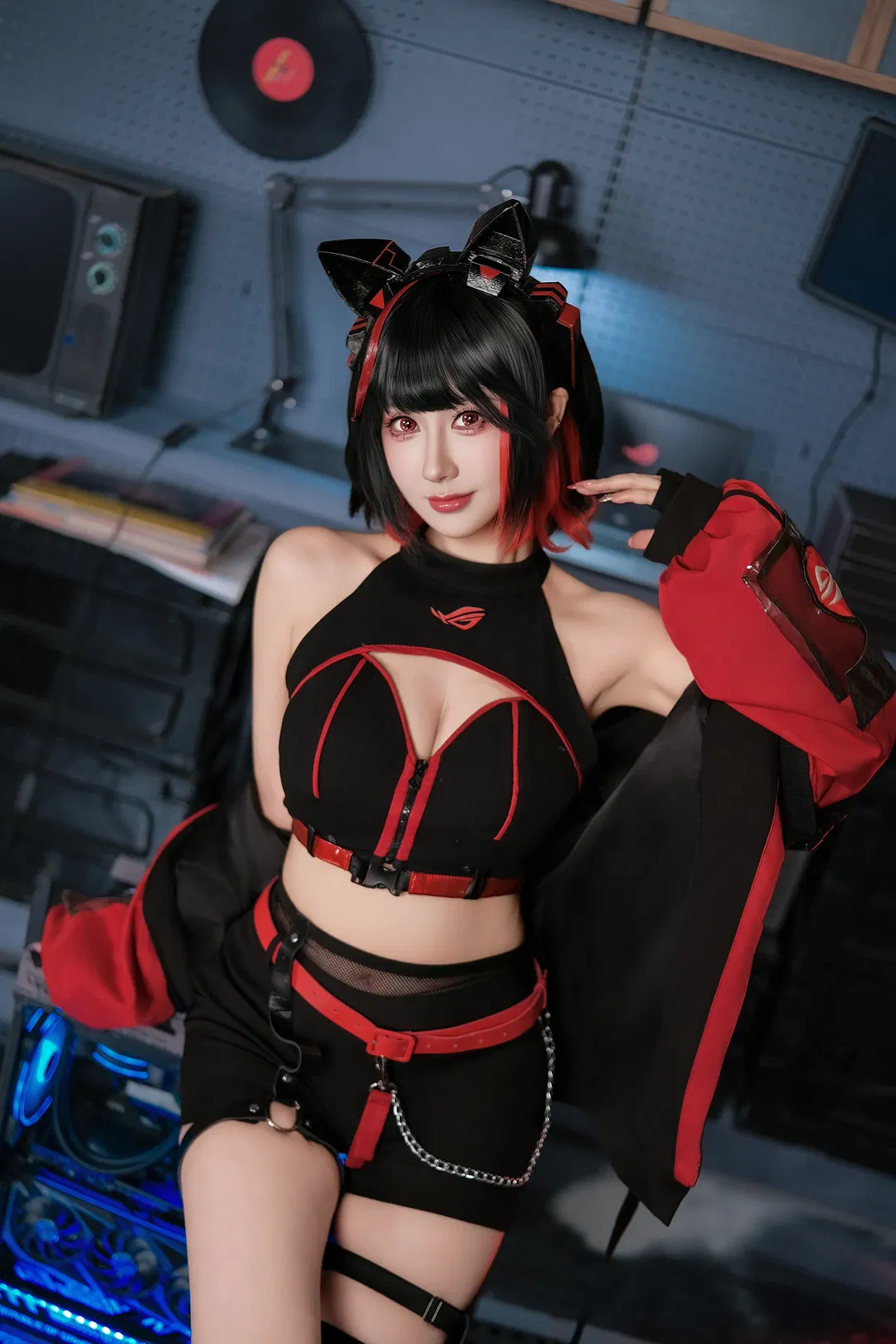 【RO姬cos】华硕ROG电竞房里的红黑机能风 - 第 1 张