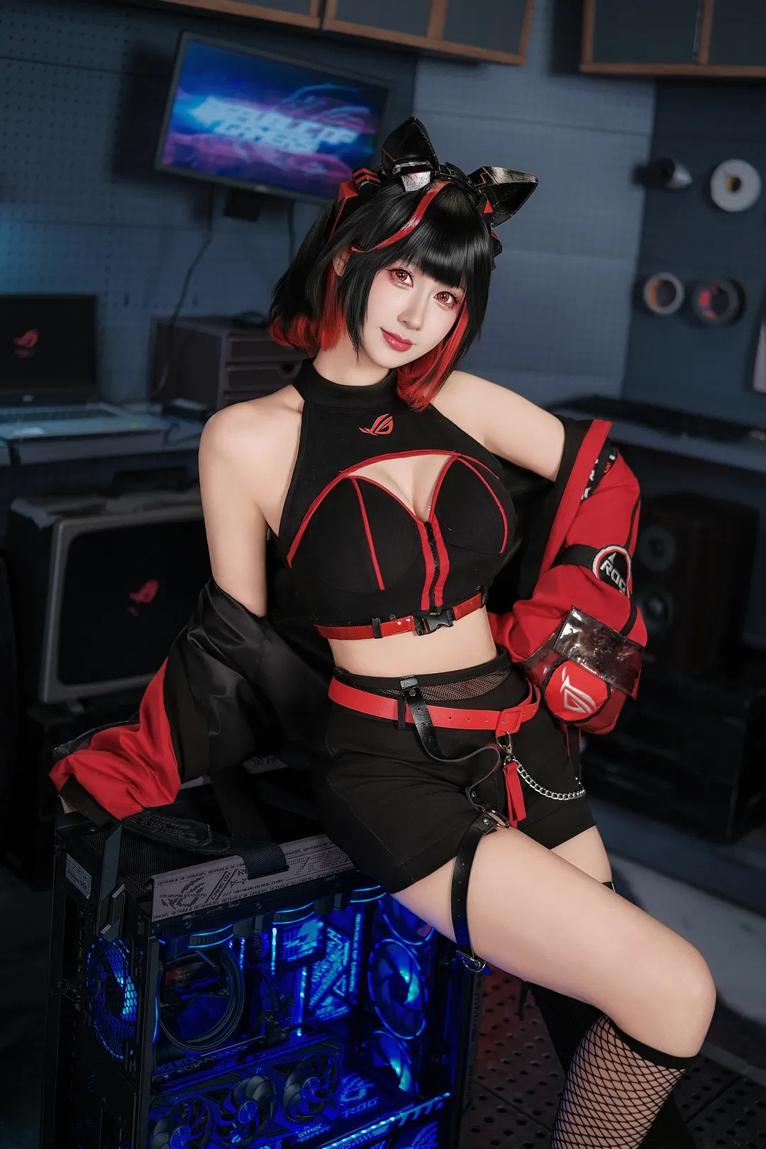 【RO姬cos】华硕ROG电竞房里的红黑机能风 - 第 2 张