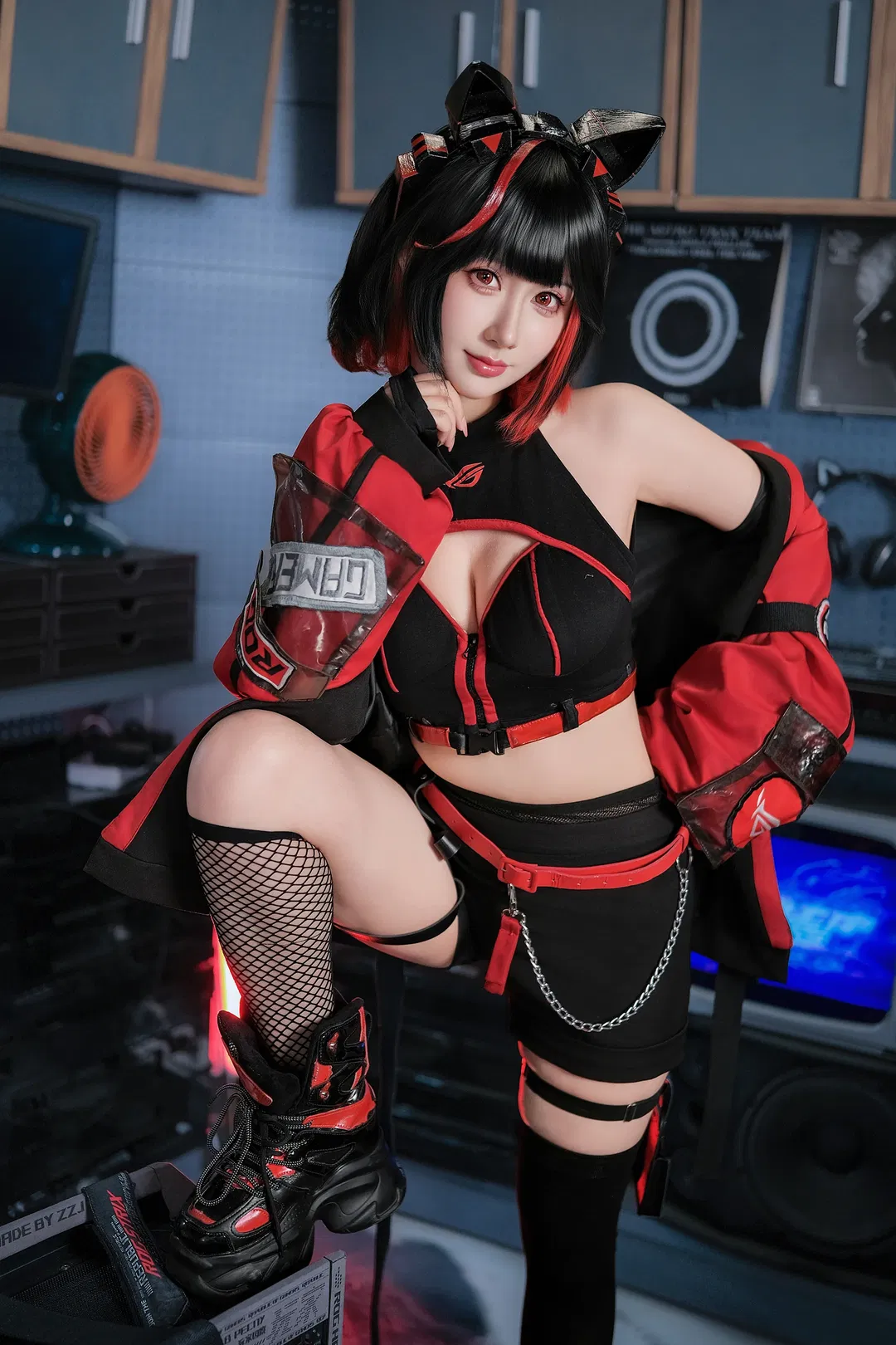 【RO姬cos】华硕ROG电竞房里的红黑机能风 - 第 3 张