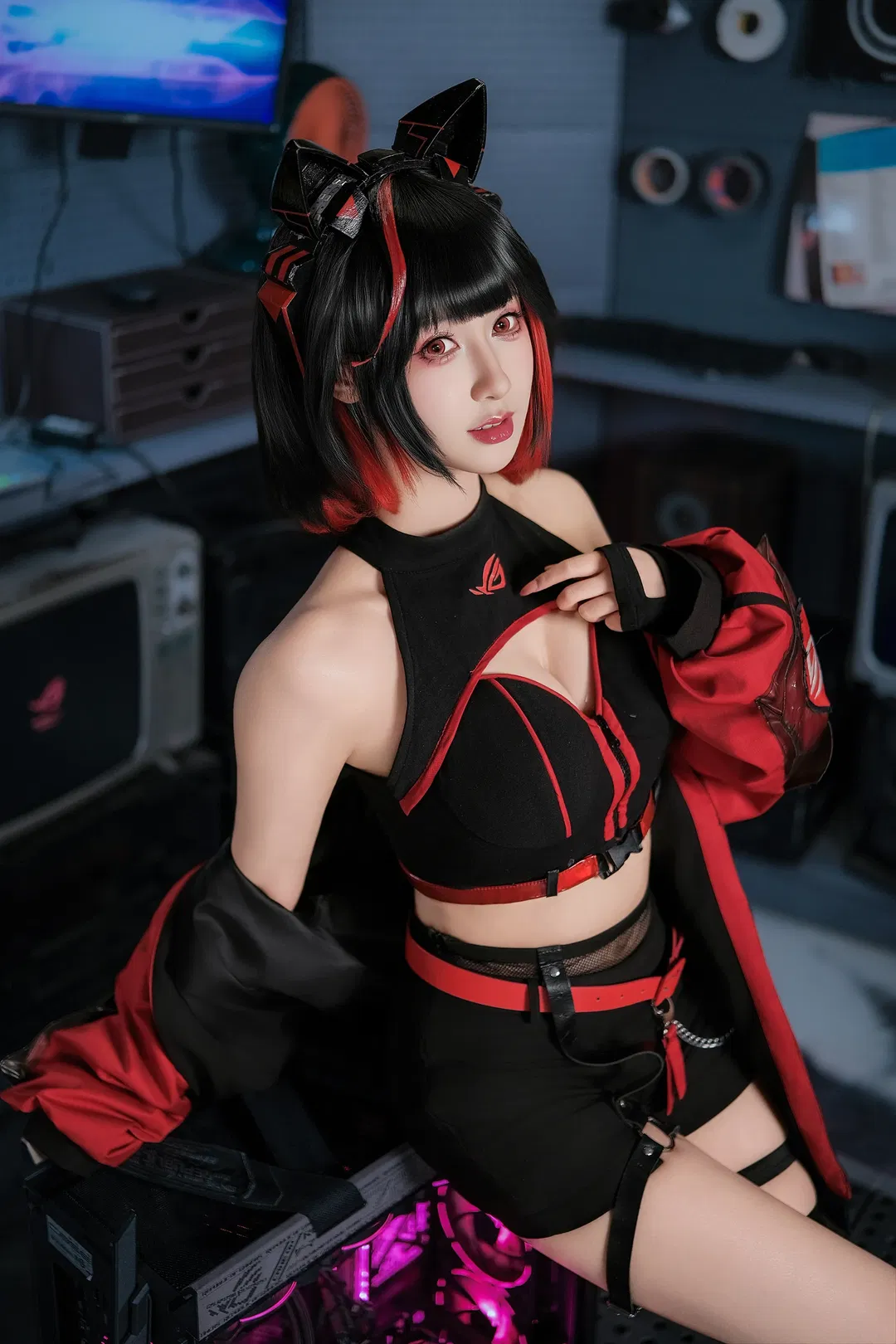 【RO姬cos】华硕ROG电竞房里的红黑机能风 - 第 5 张