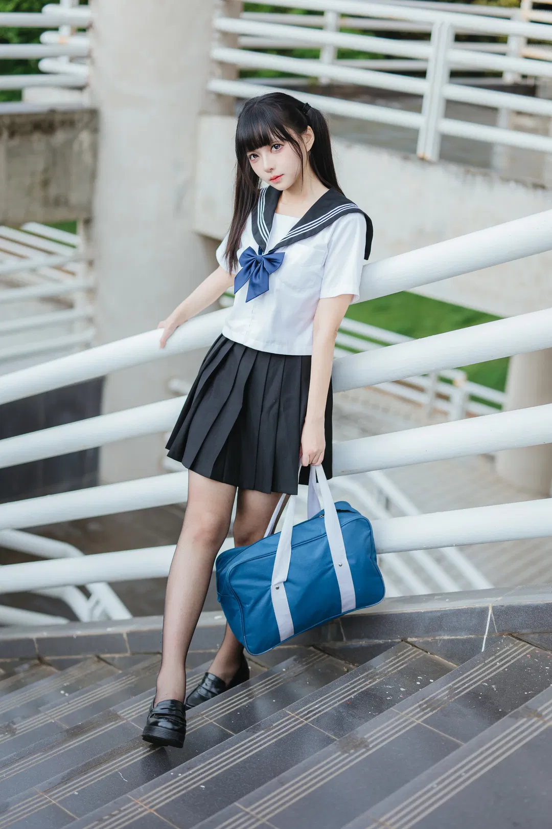 陰天JK水手服 黑絲與百褶裙的雨後氛圍感 - 第 1 張