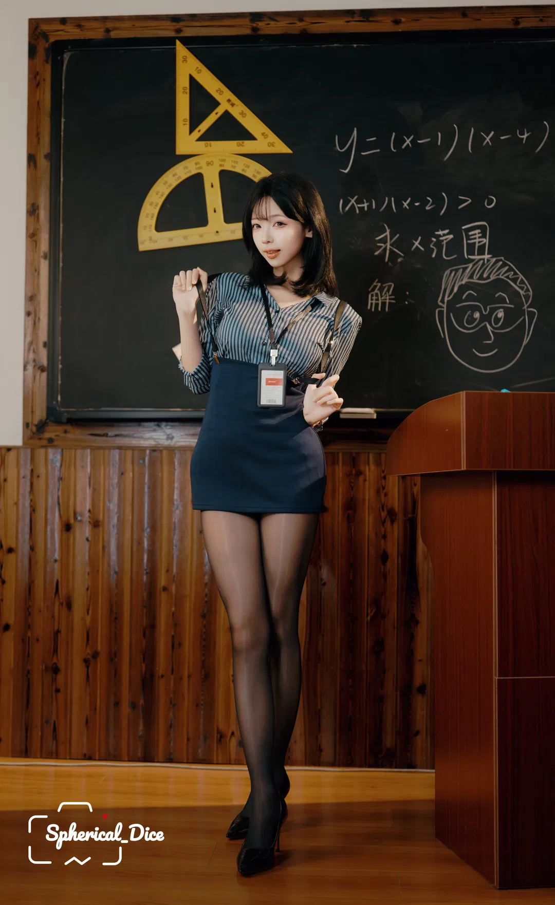教室里的条纹衬衫与黑丝，今天讲什么 - 第 1 张