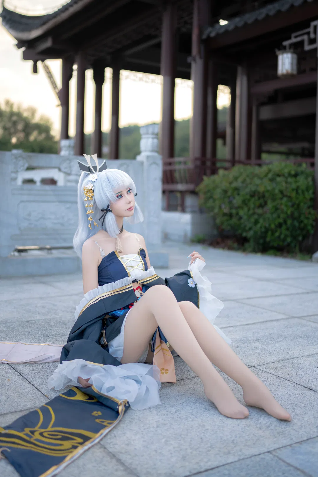 【神里绫华cos】原神黑道千金，庭院中的清冷与优雅 - 第 1 张