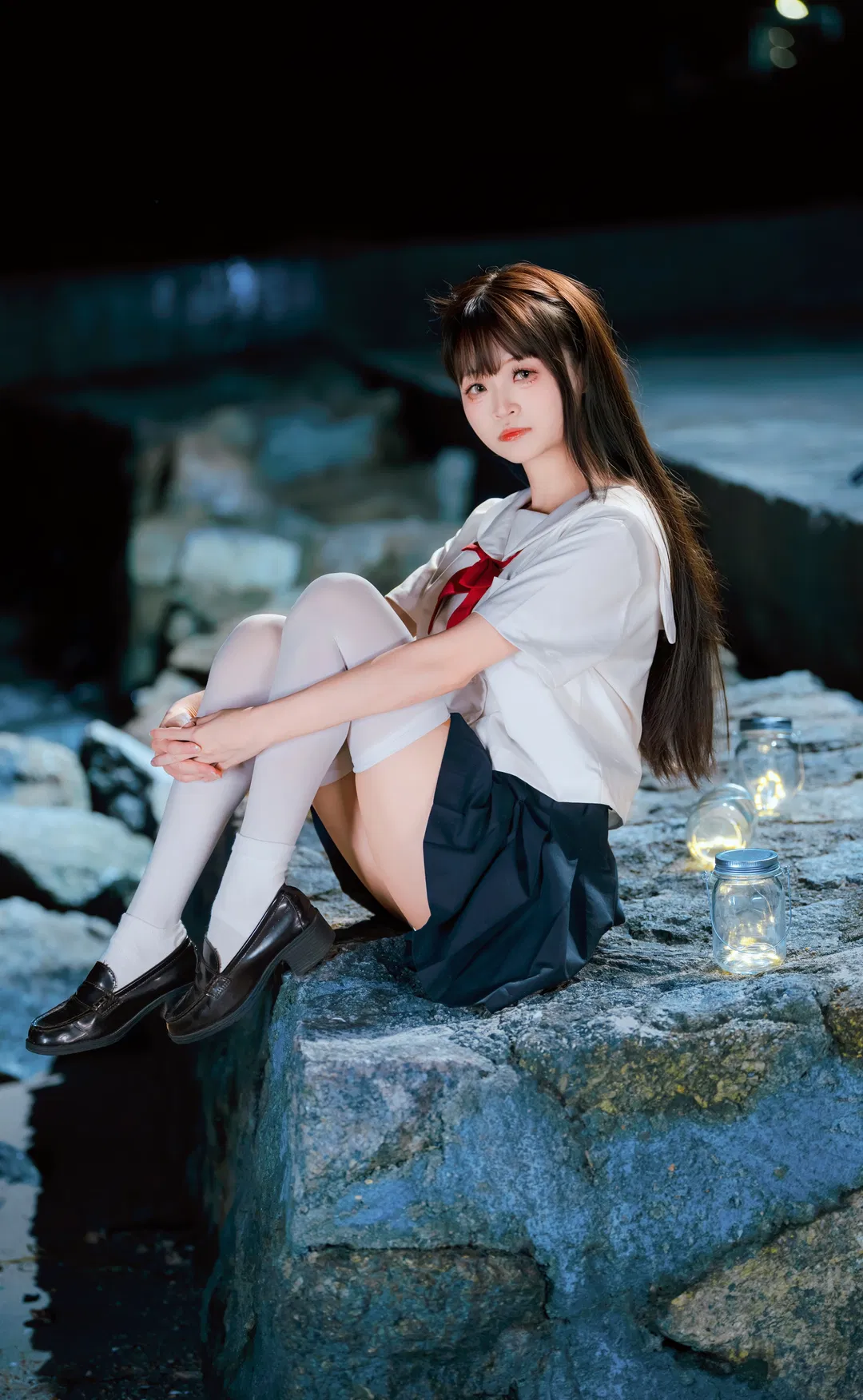 夜晚海边的JK制服写真，提灯看海氛围感拉满 - 第 3 张