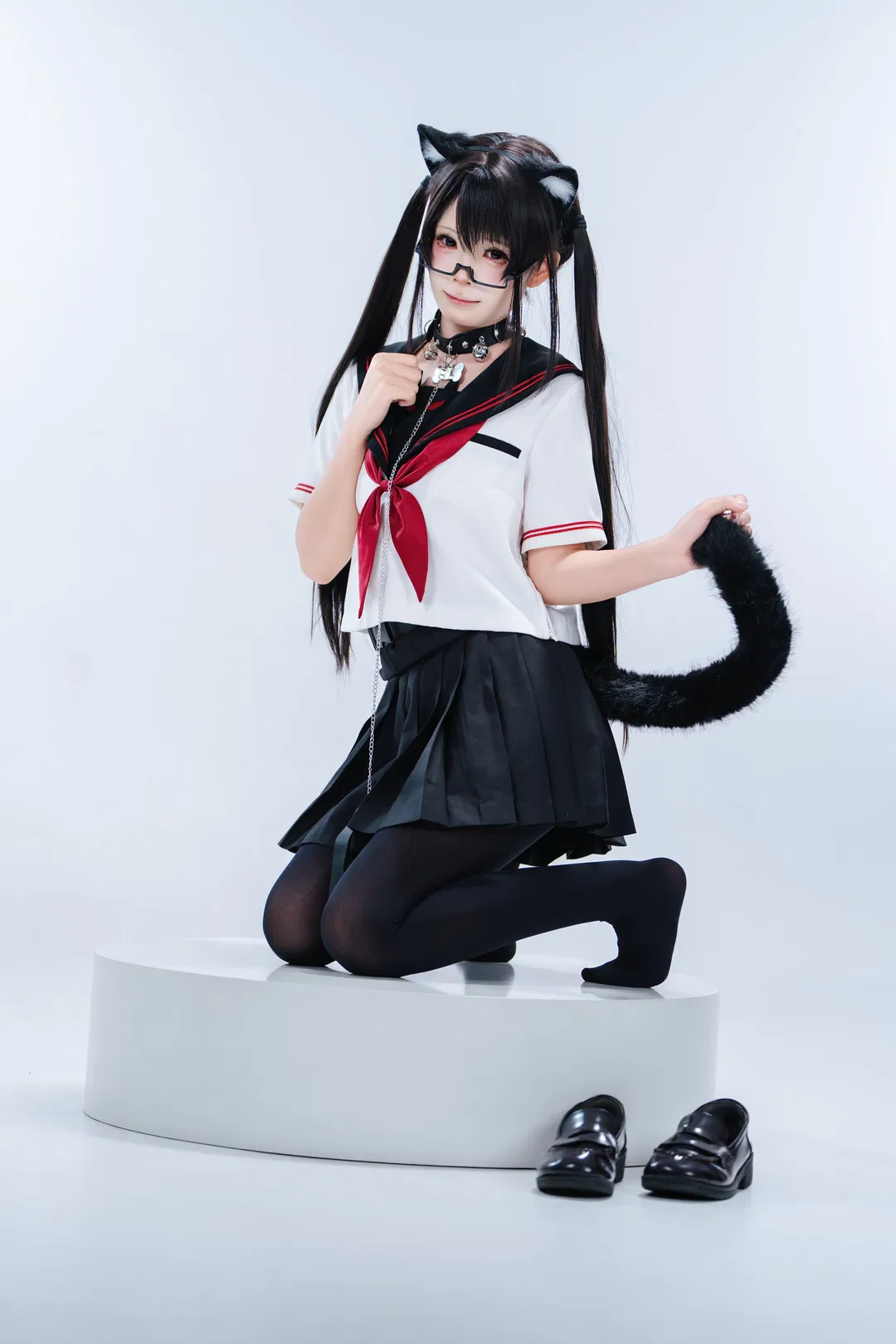 白色水手服与黑丝猫娘的棚拍记录 - 第 1 张