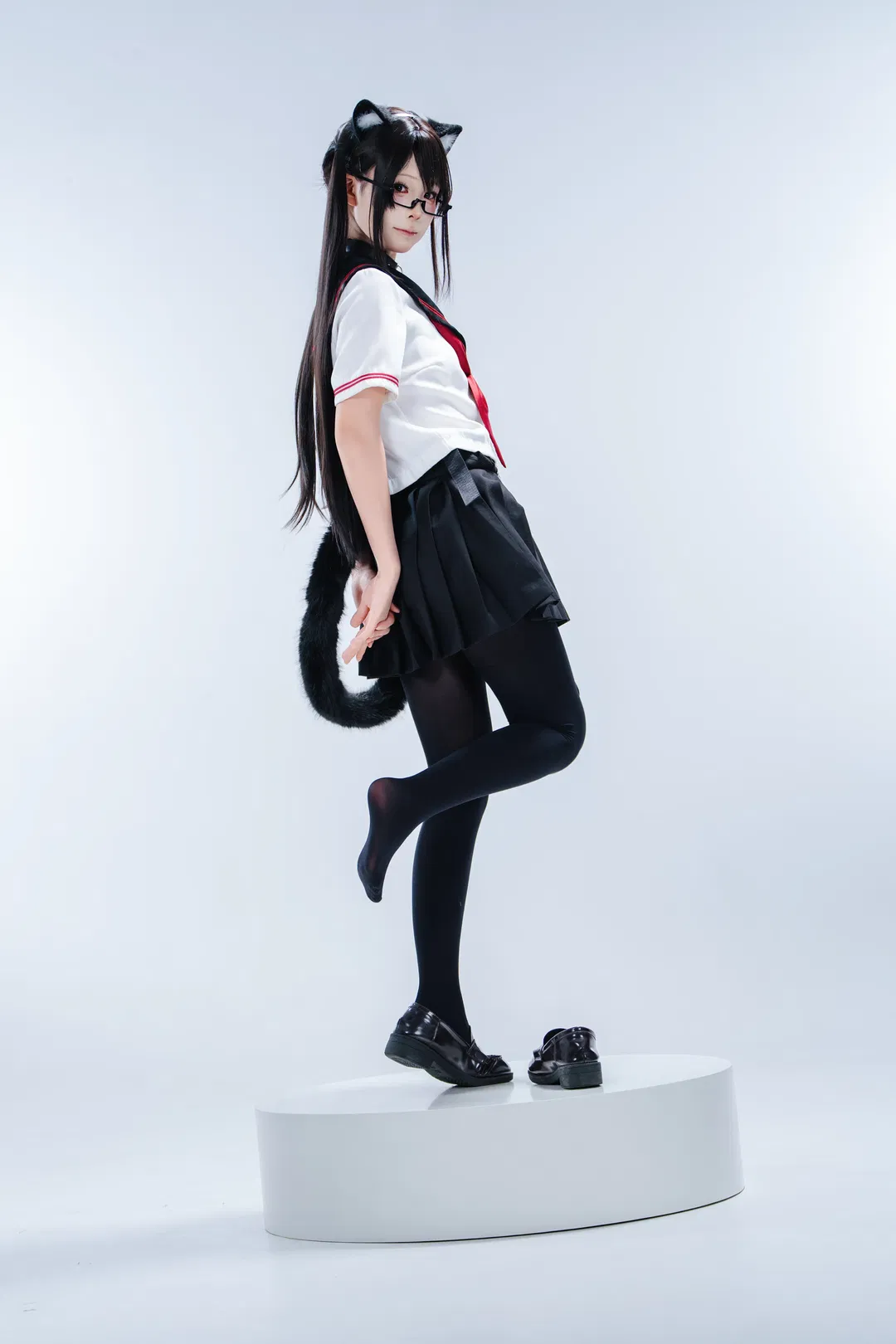 白色水手服与黑丝猫娘的棚拍记录 - 第 3 张
