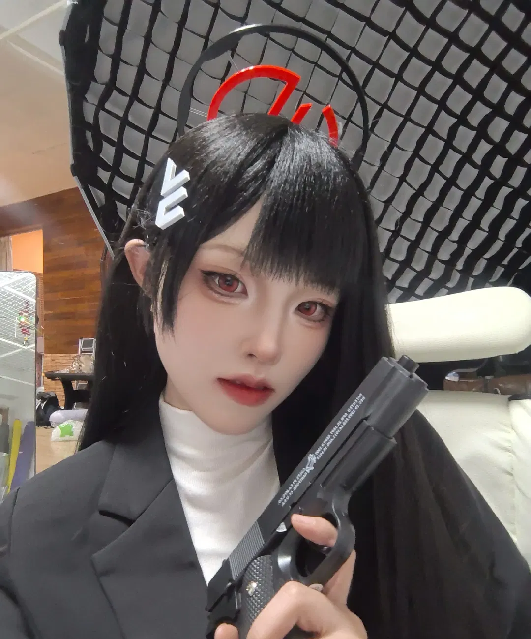 【调月莉音cos】蔚蓝档案里穿西装的御姐真的太香了 - 第 1 张