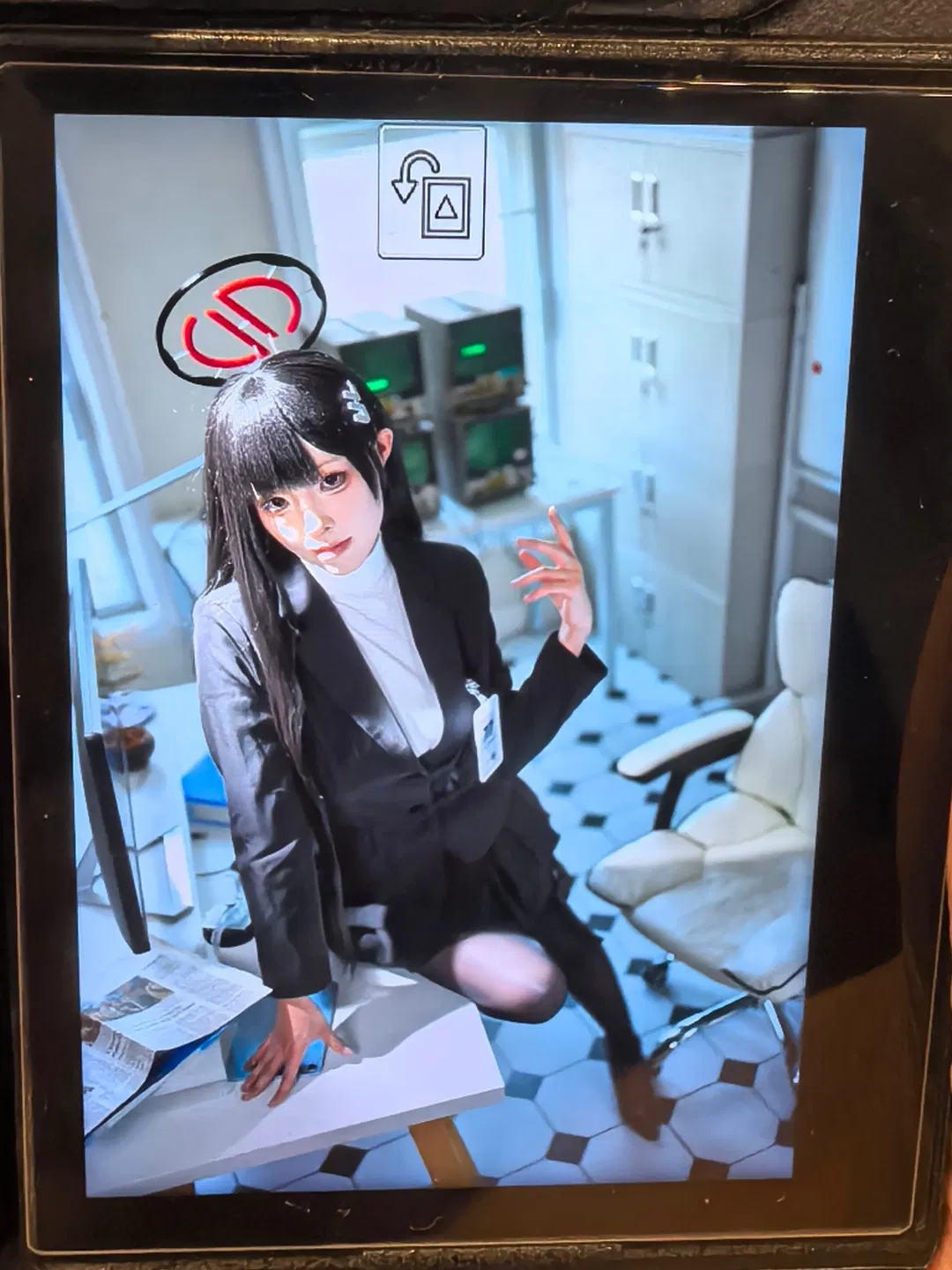 【调月莉音cos】蔚蓝档案里穿西装的御姐真的太香了 - 第 3 张