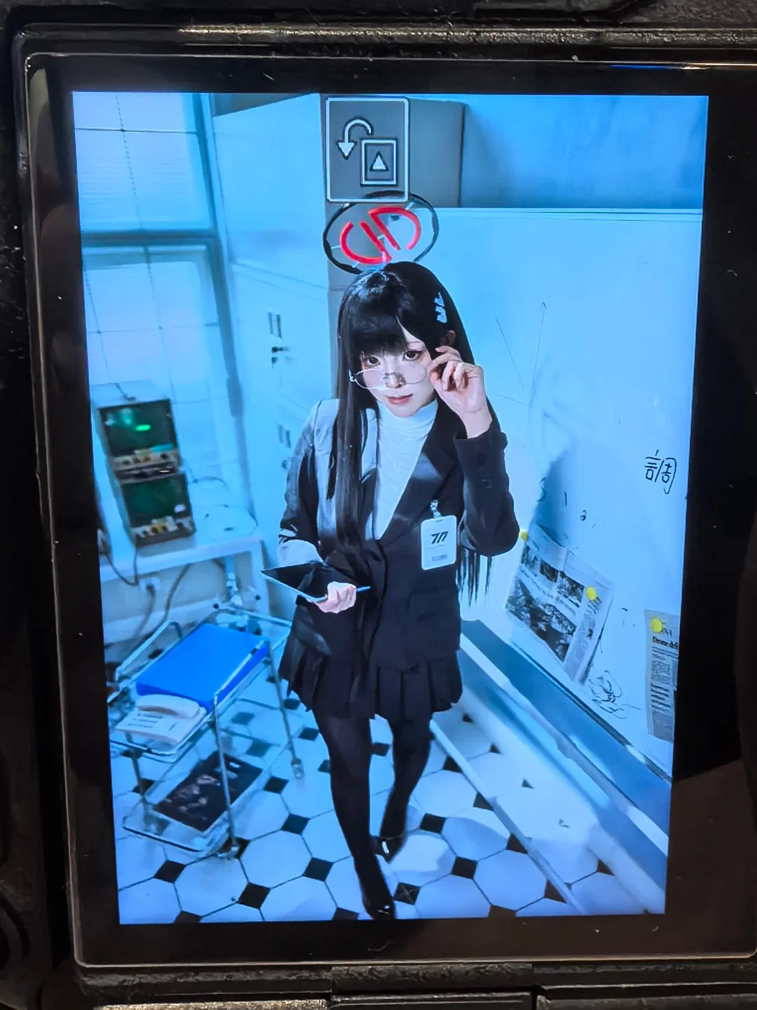 【调月莉音cos】蔚蓝档案里穿西装的御姐真的太香了 - 第 4 张