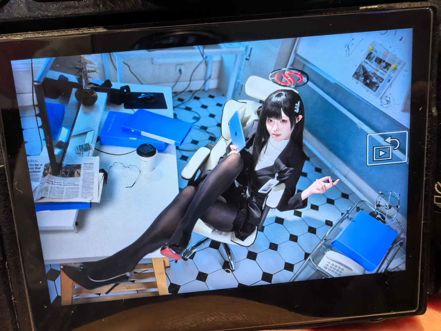 【调月莉音cos】蔚蓝档案里穿西装的御姐真的太香了 - 第 6 张
