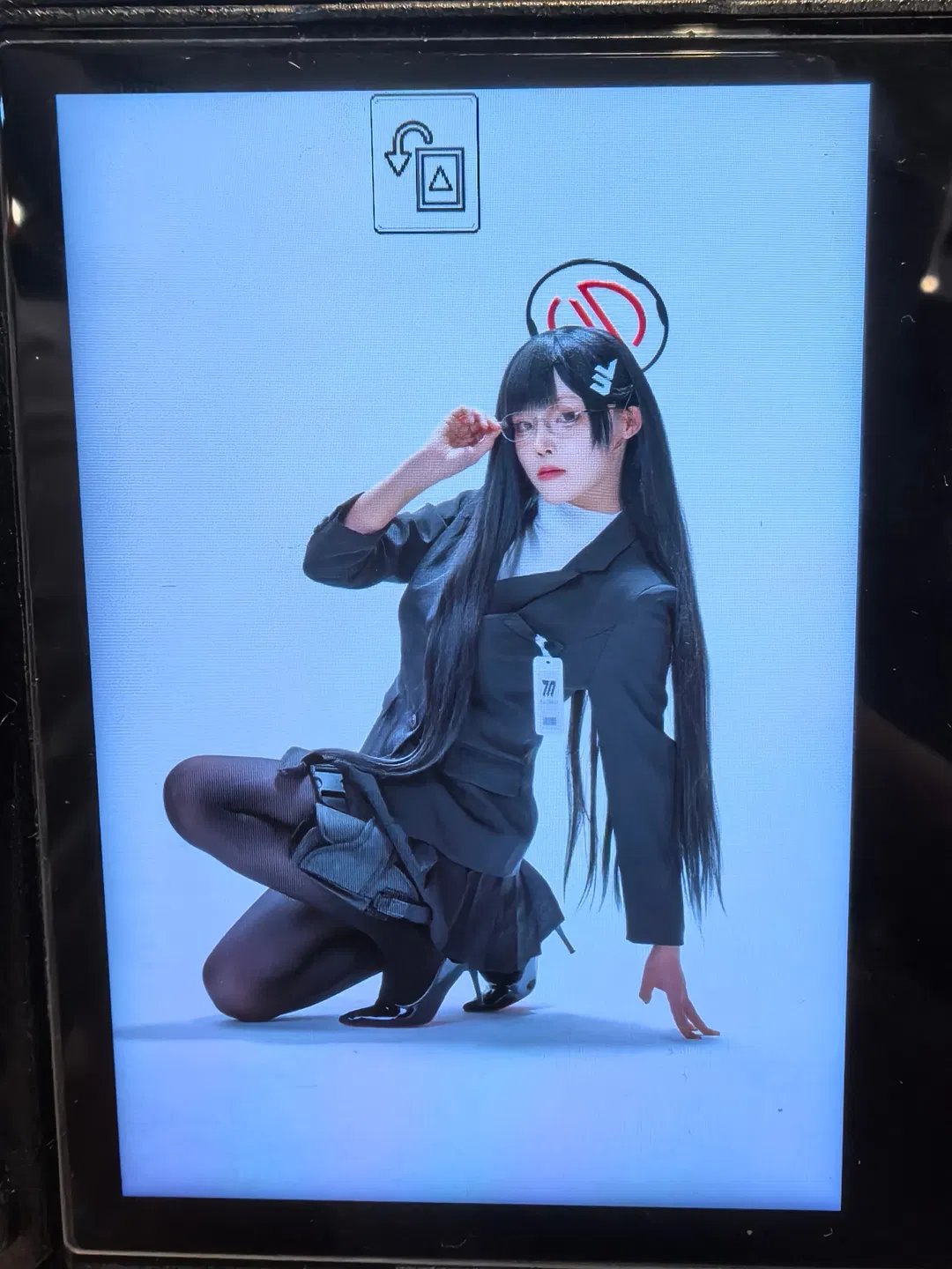 【调月莉音cos】蔚蓝档案里穿西装的御姐真的太香了 - 第 7 张