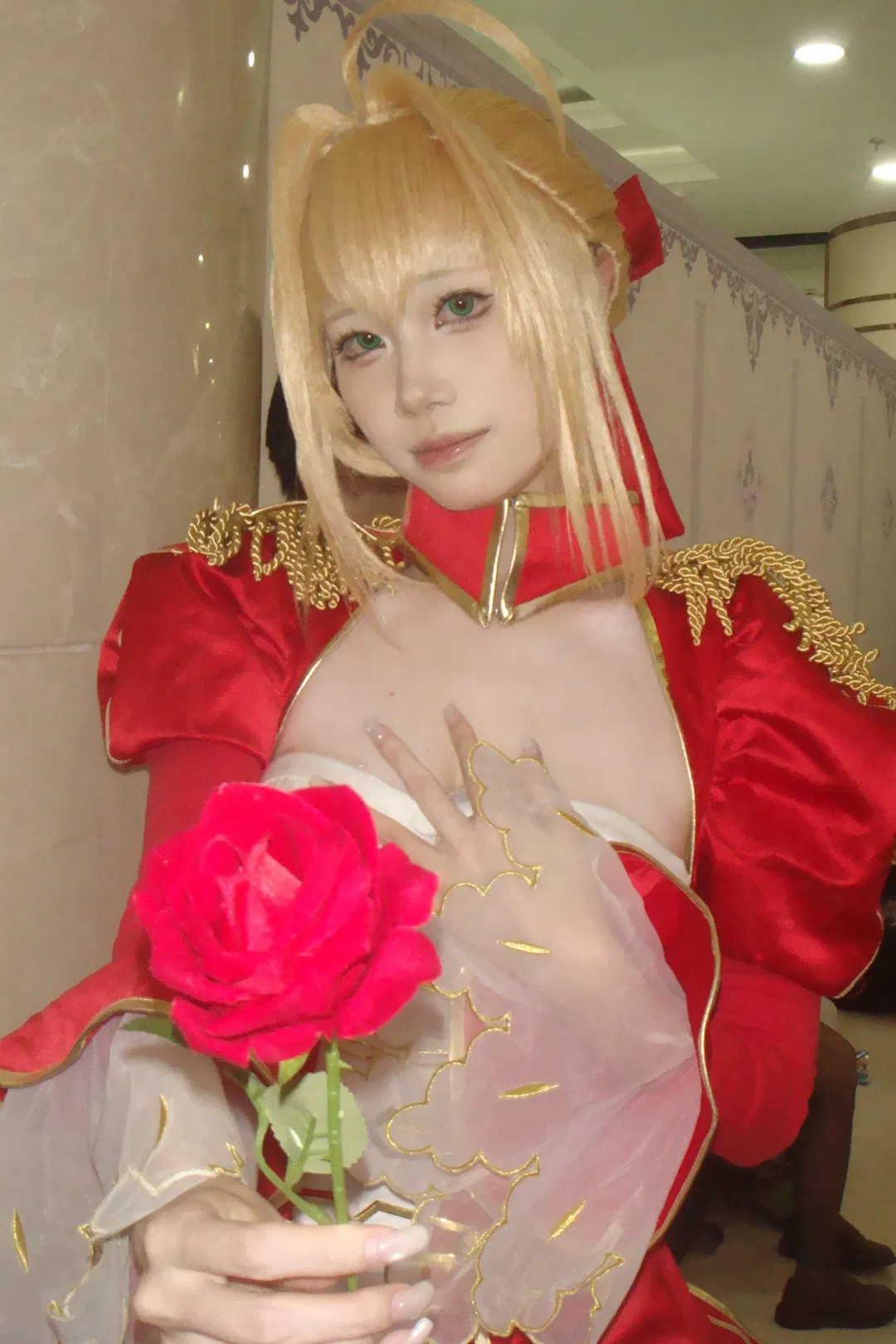 【尼禄cos】Fate/Grand Order的红礼服暴君造型 - 第 1 张
