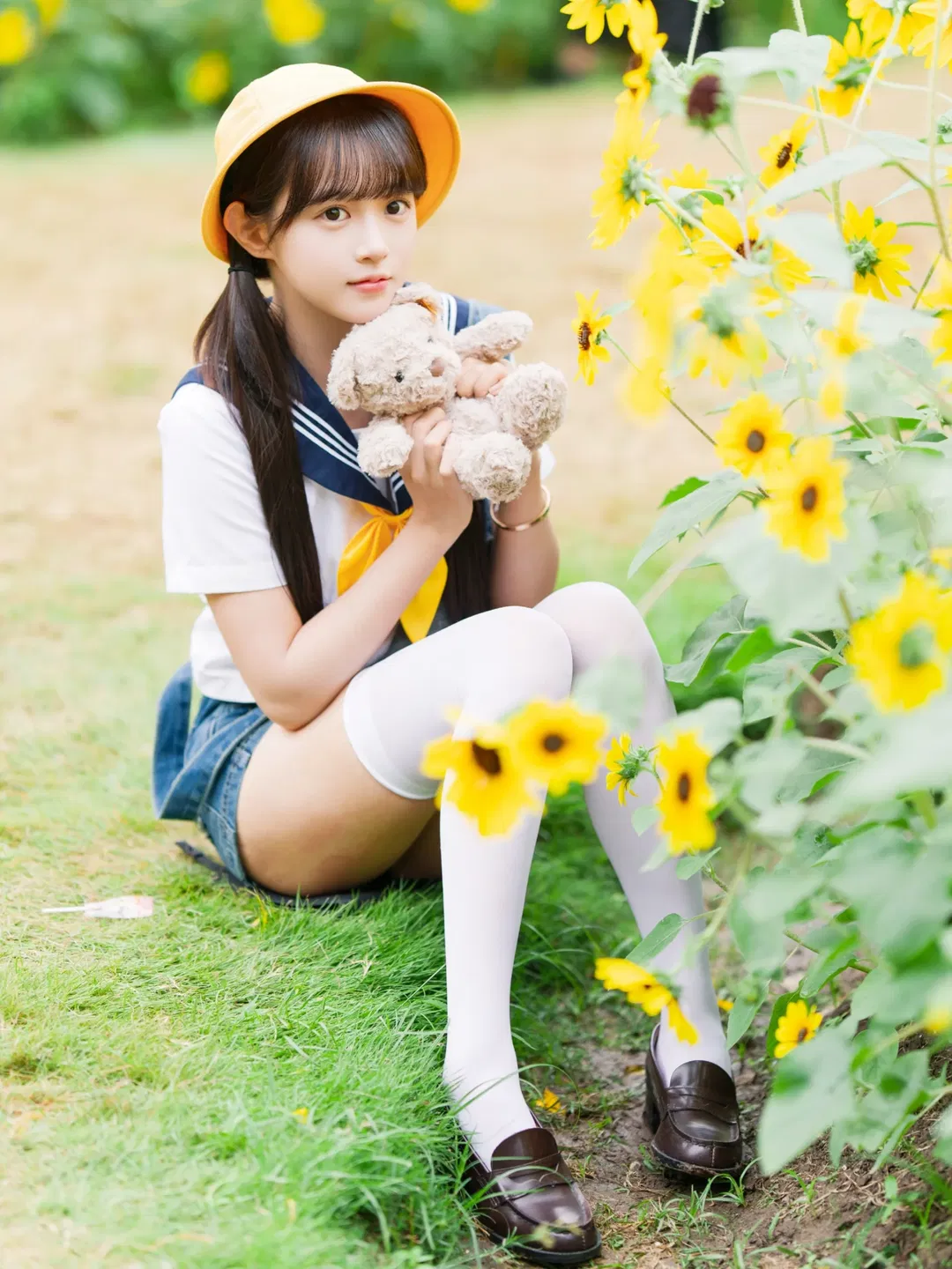 向日葵花海里的水手服女孩 - 第 2 张