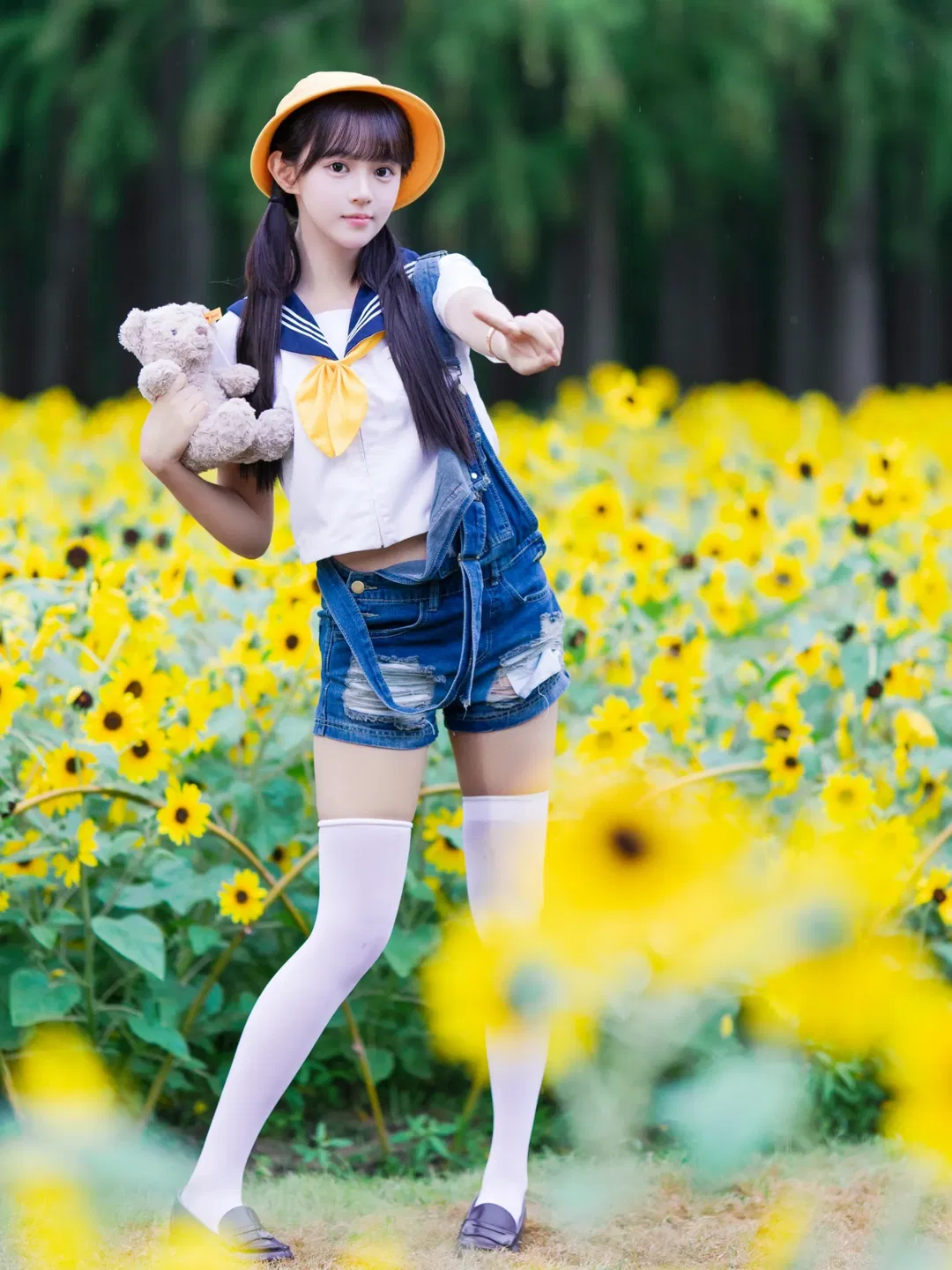 向日葵花海里的水手服女孩 - 第 4 张