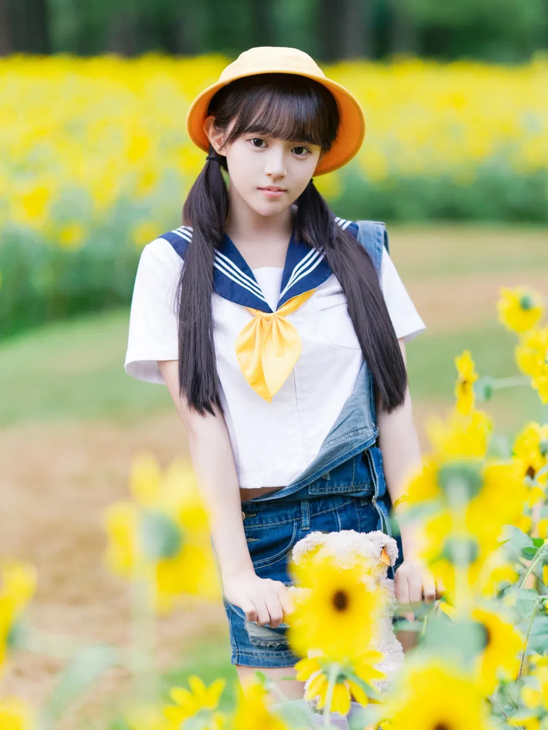 向日葵花海里的水手服女孩 - 第 7 张