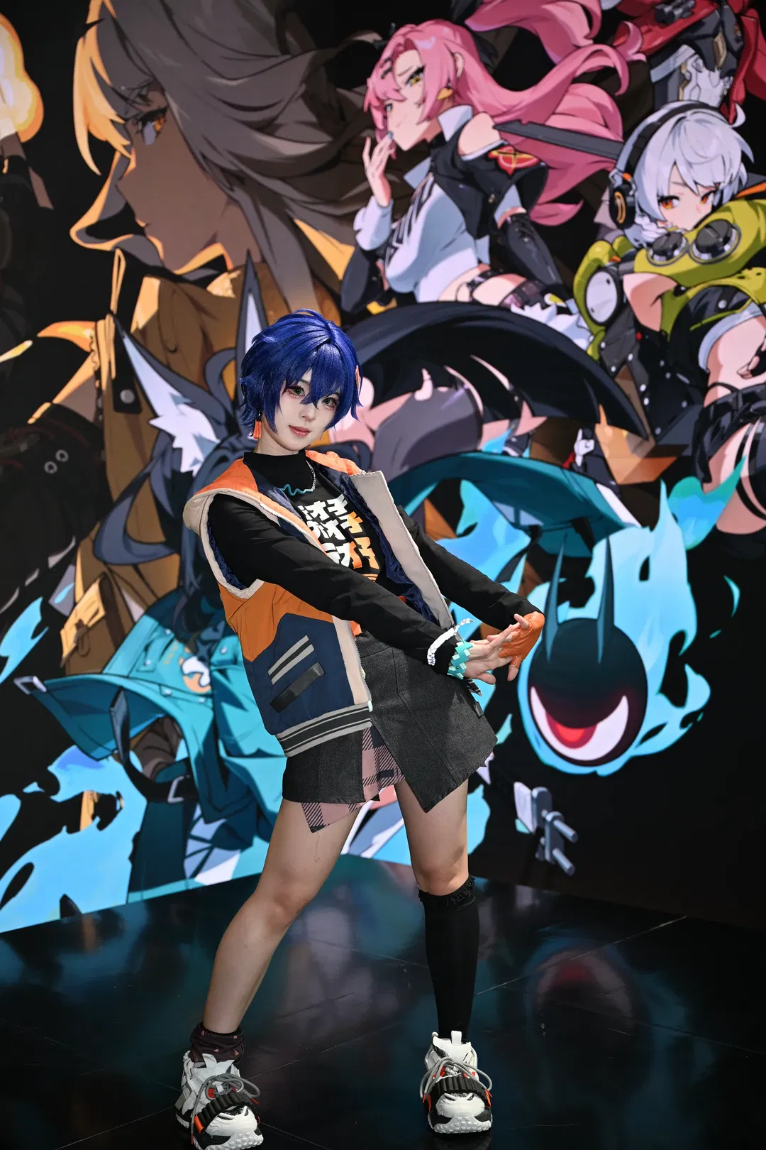 【鈴妹cos】絕區零科隆遊戲展，與巨型邦布同框的機能風少女 - 第 1 張