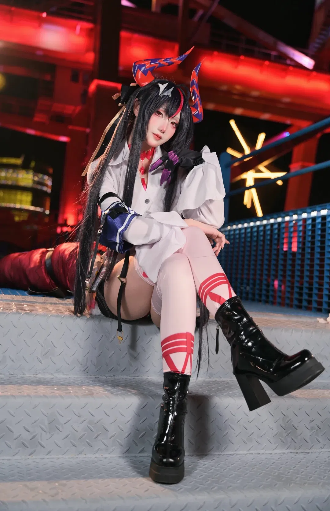 【真红cos】异环真红的夜拍挑战 - 第 3 张