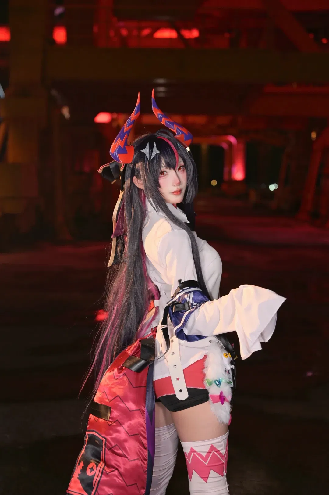 【真红cos】异环真红的夜拍挑战 - 第 4 张