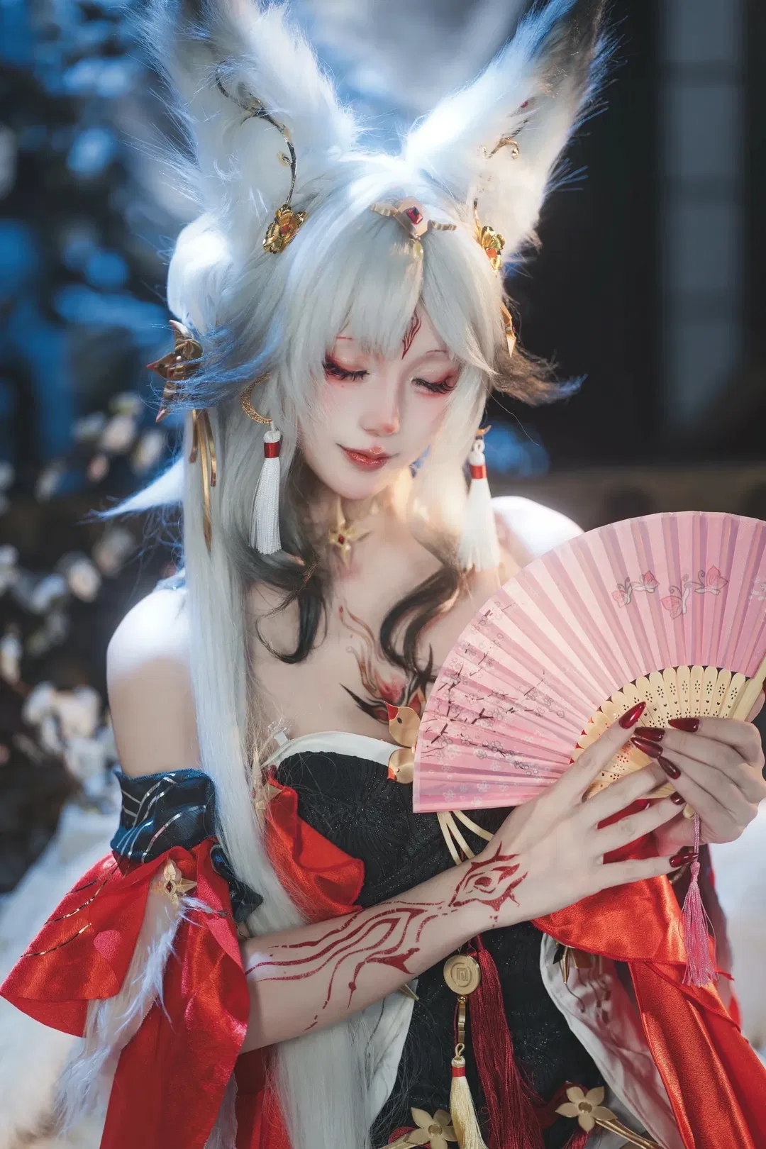 【心月狐cos】鳴潮心月狐，月下紅妝與狐耳白髮的碰撞 - 第 10 張