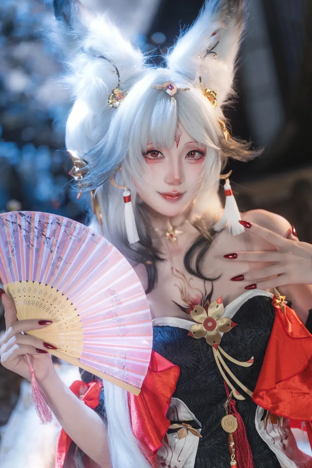 【心月狐cos】鳴潮心月狐，月下紅妝與狐耳白髮的碰撞 - 第 11 張