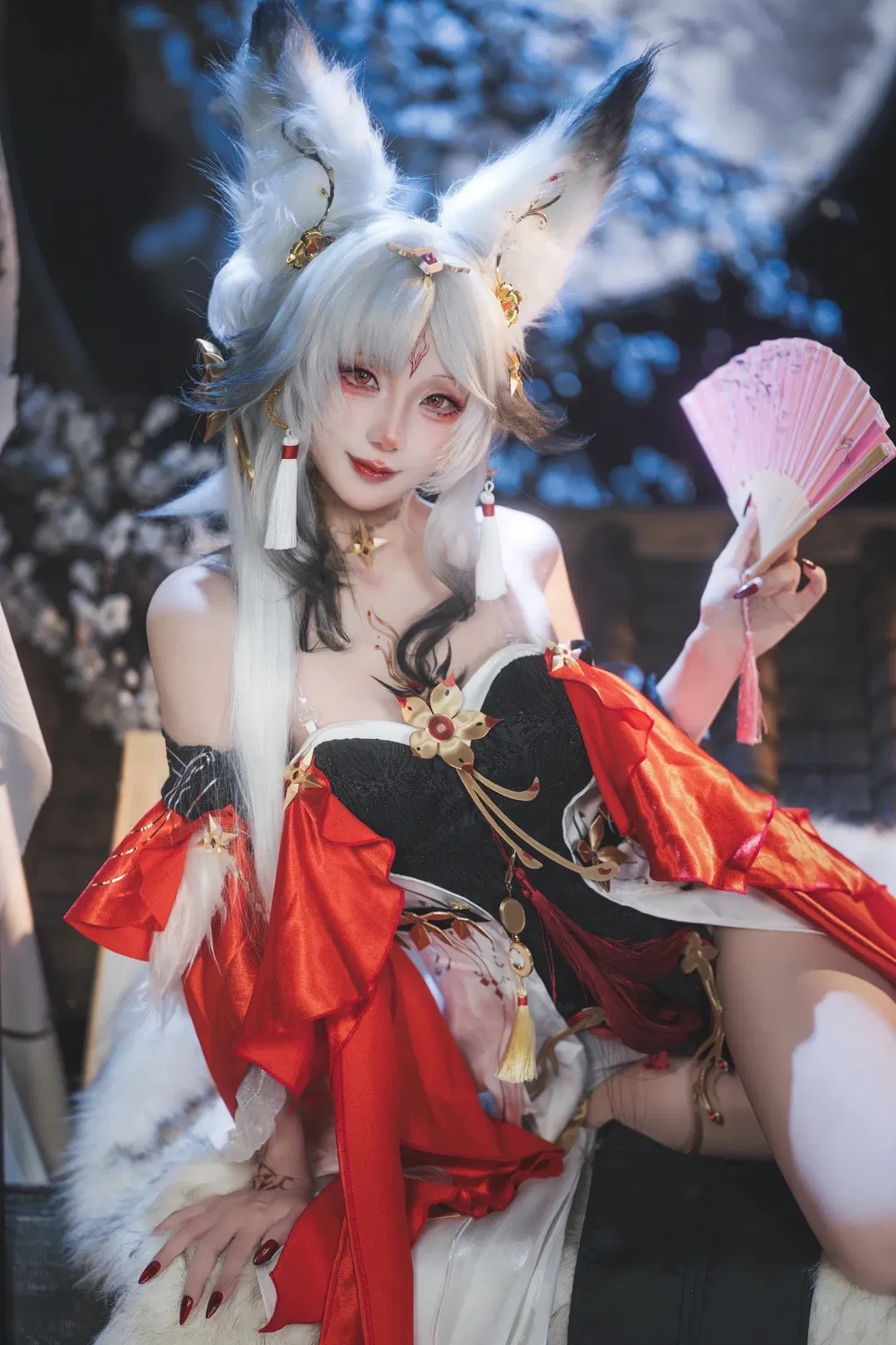 【心月狐cos】鳴潮心月狐，月下紅妝與狐耳白髮的碰撞 - 第 12 張