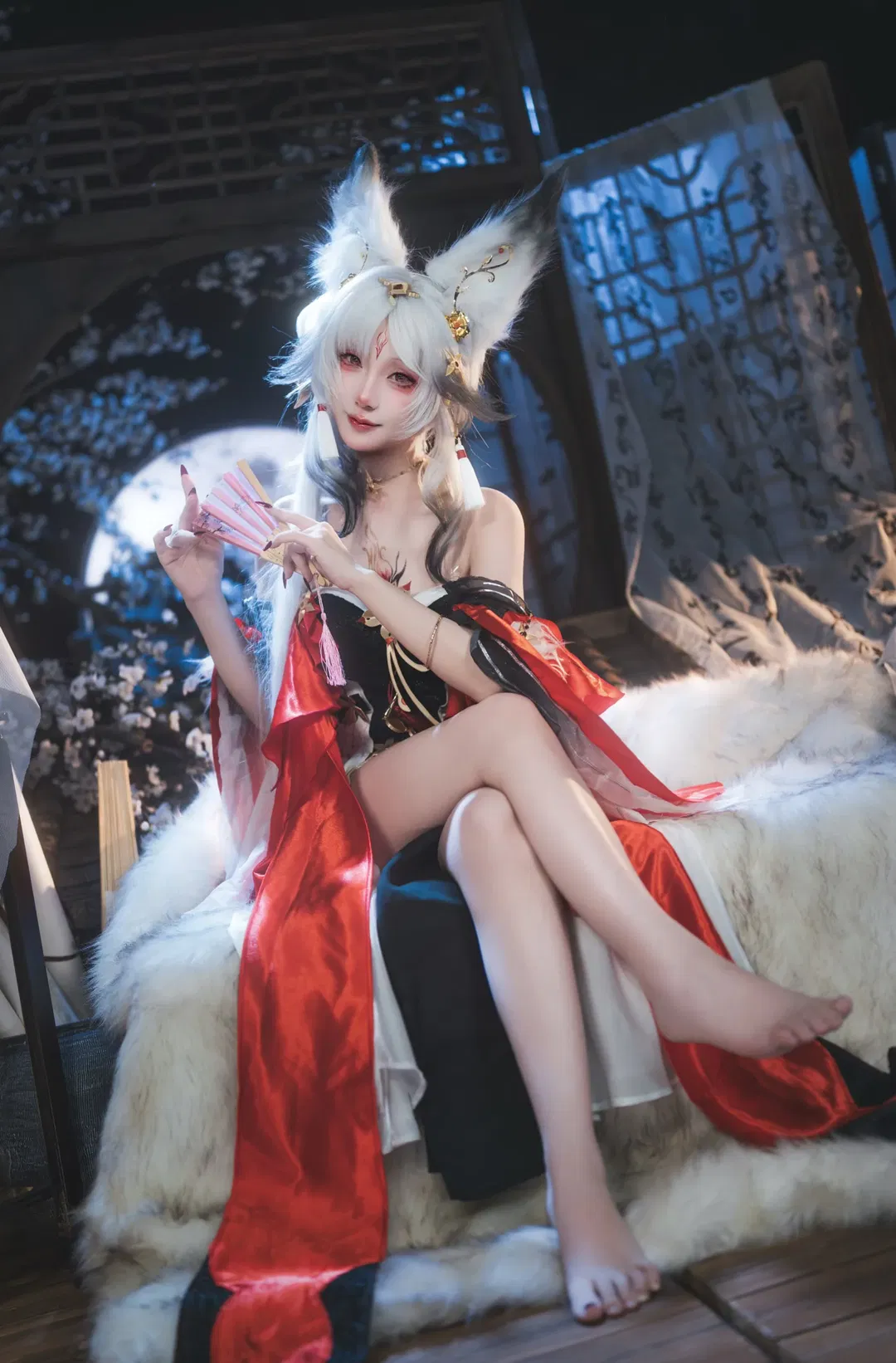 【心月狐cos】鳴潮心月狐，月下紅妝與狐耳白髮的碰撞 - 第 14 張