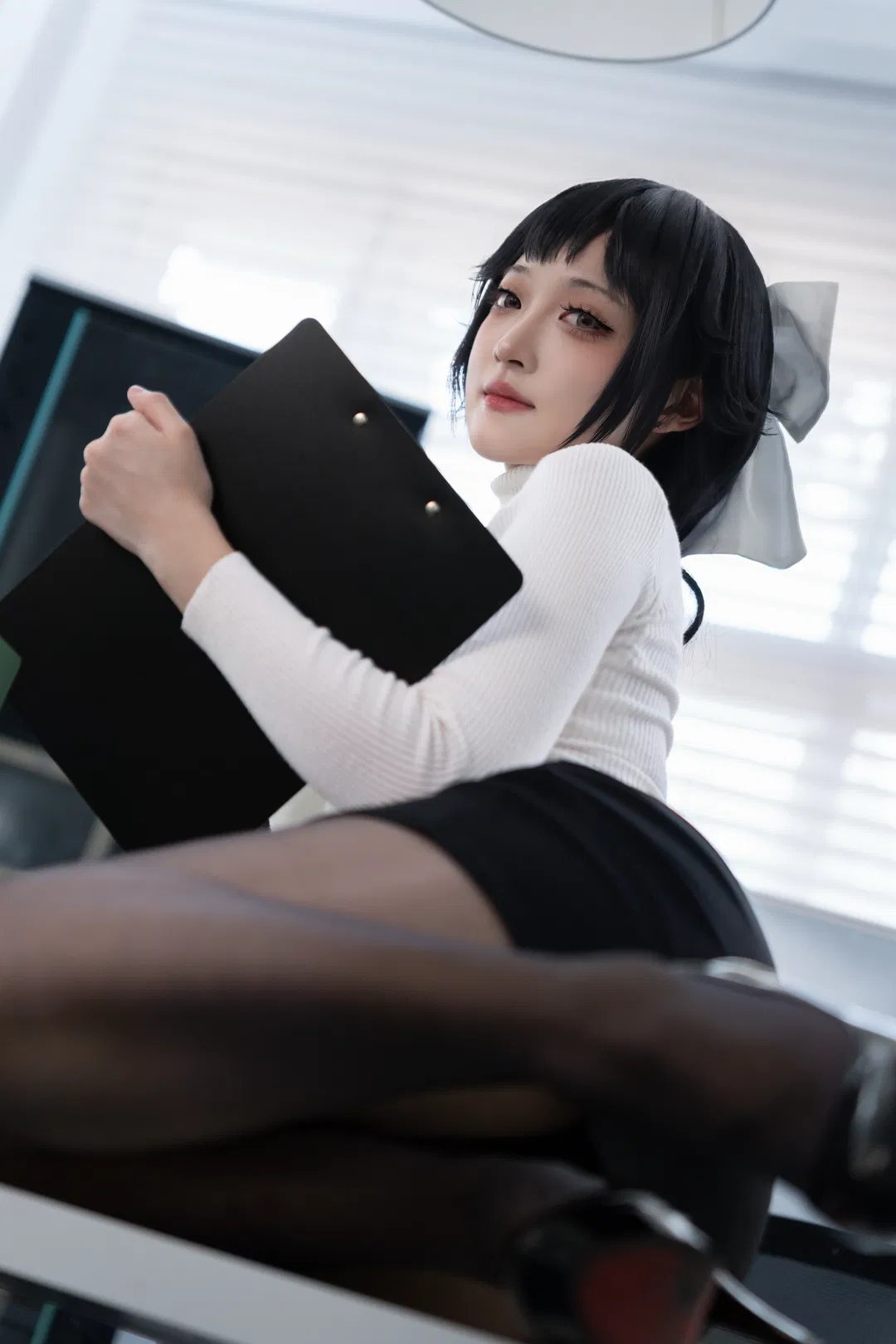 【高雄コスプレ】『アズールレーン』OL職場の美学、黒ストッキングとヒールで体現するクールビューティーな上司 - 4 枚目
