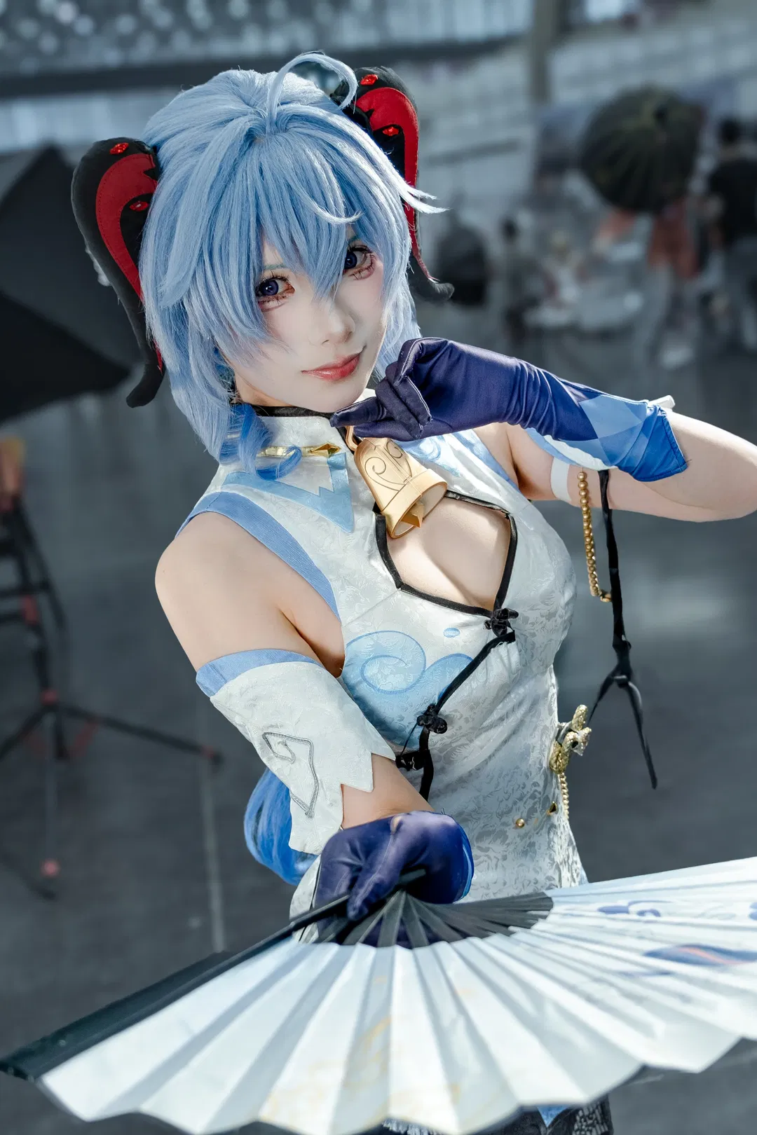 【甘雨cos】原神甘雨旗袍场照，冰蓝仙气与黑丝的搭配 - 第 2 张
