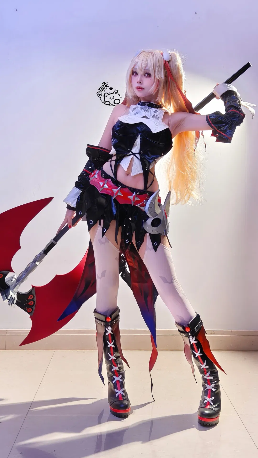 【克拉蕾cos】绝区零黑红战斗服与巨型武器挑战 - 第 1 张