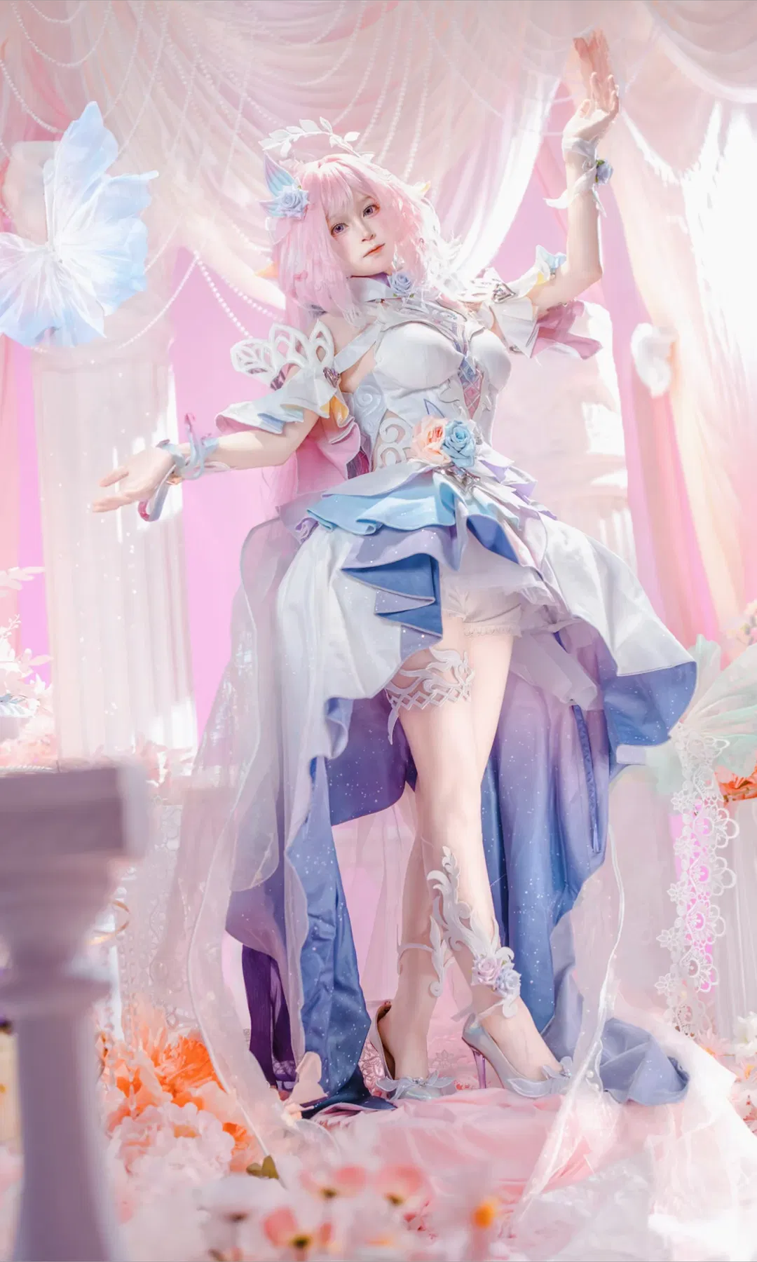 崩坏星穹铁道昔涟cos 粉发精灵耳与白蓝渐变裙的梦幻记录 - 第 2 张