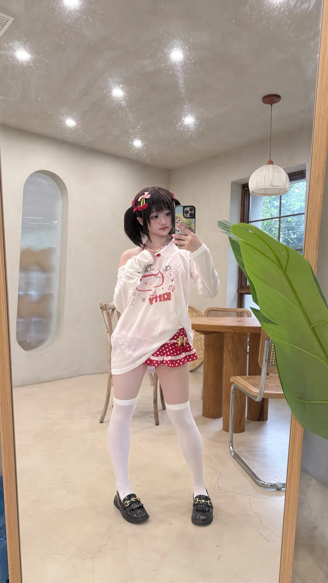 短髮雙馬尾搭配紅色波點泳裝的對鏡自拍記錄 - 第 4 張