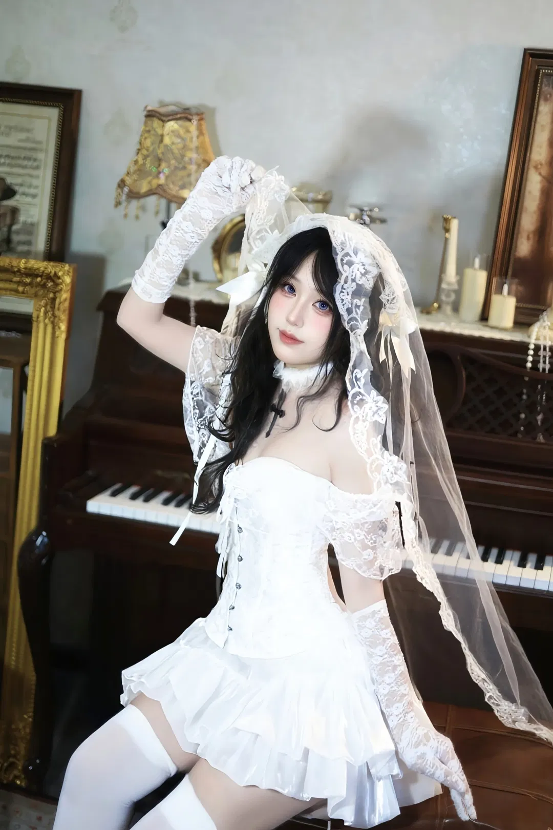 在復古鋼琴前拍了一組純白蕾絲婚紗寫真 - 第 4 張