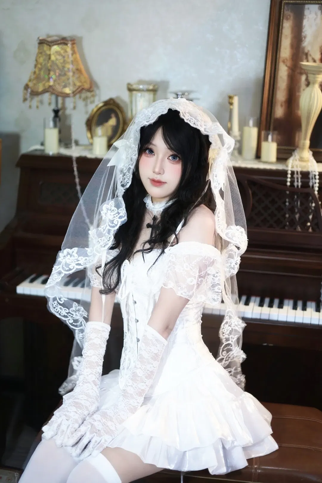 在復古鋼琴前拍了一組純白蕾絲婚紗寫真 - 第 5 張