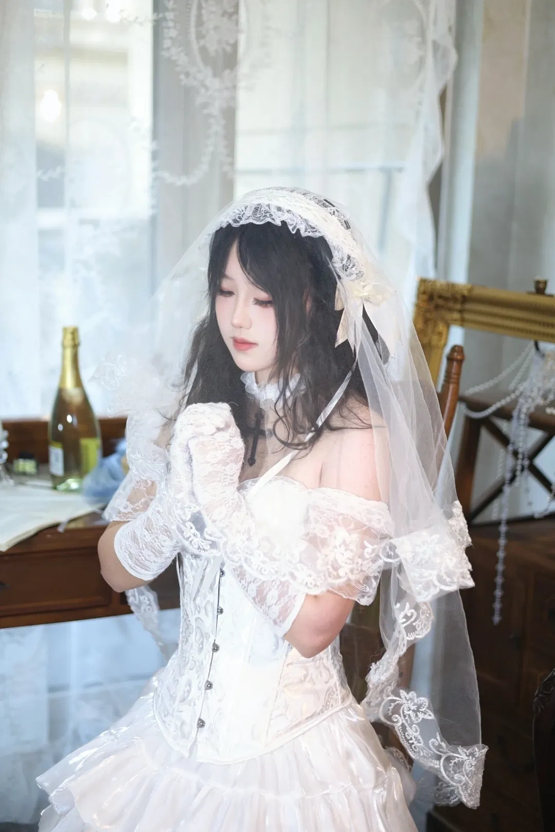 在復古鋼琴前拍了一組純白蕾絲婚紗寫真 - 第 7 張